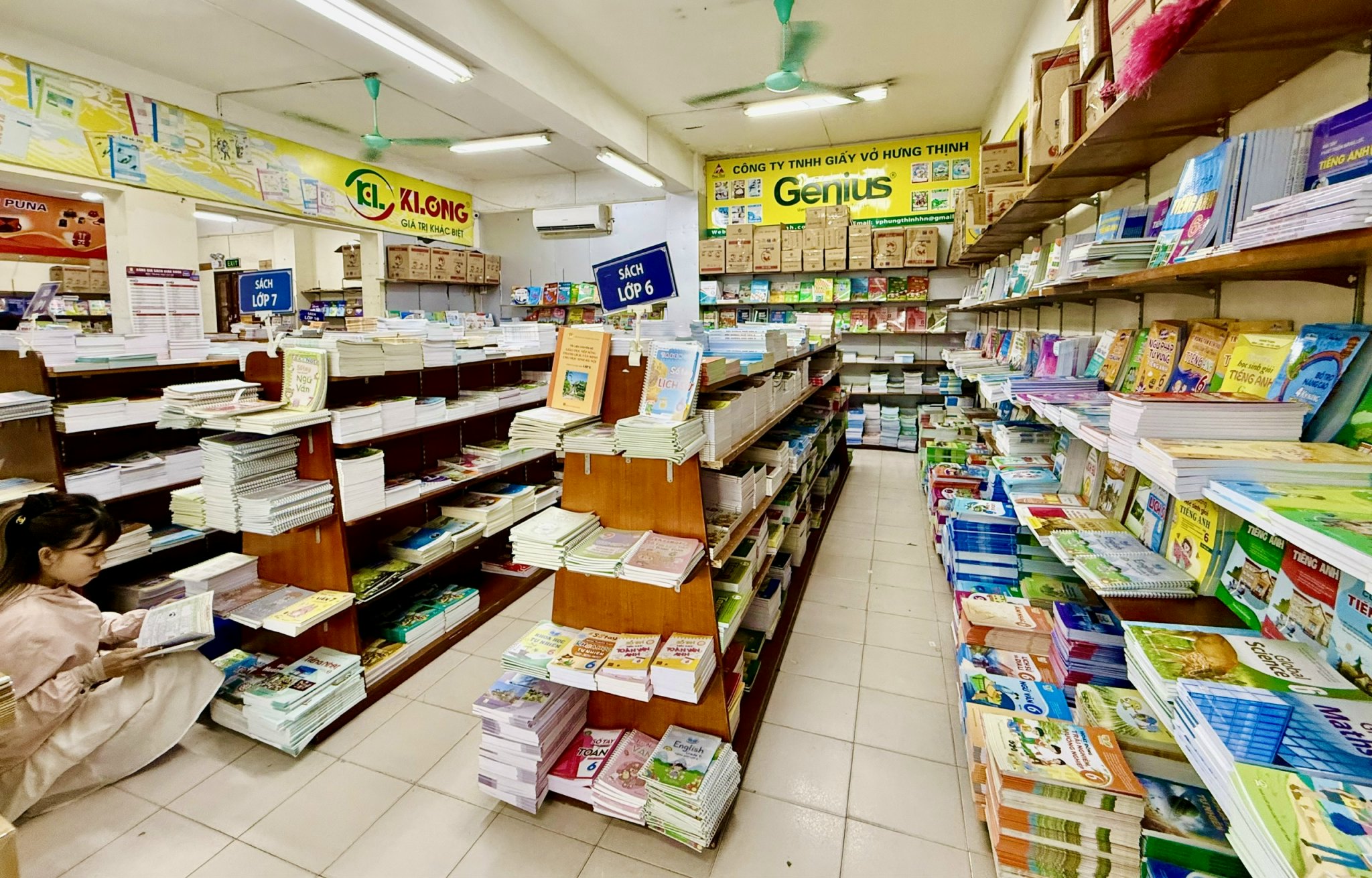 Nh&agrave; xuất bản Gi&aacute;o dục Việt Nam đưa 220 triệu bản s&aacute;ch gi&aacute;o khoa trước năm học mới - Ảnh 1.