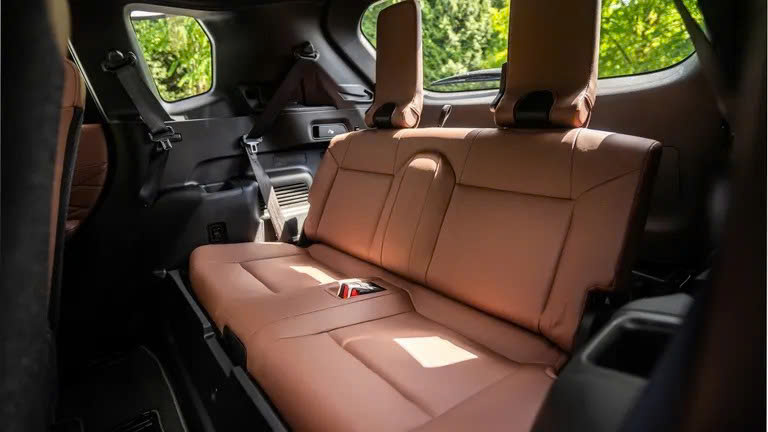 Mitsubishi Outlander PHEV 2026 chạy điện khoảng 72 km - Ảnh 9.