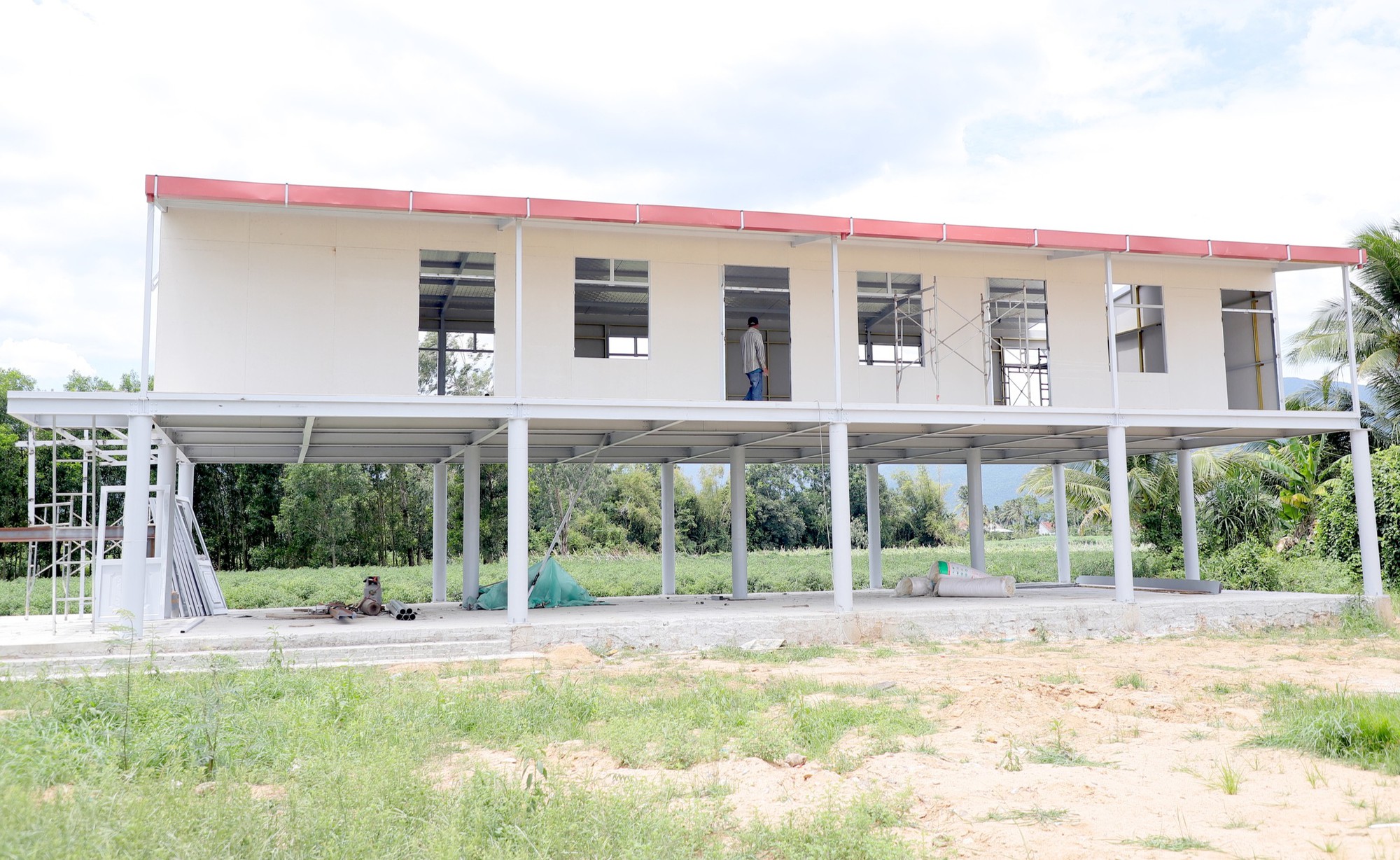 Đắk Lắk dựng 100 “điểm tựa” an toàn cho người dân vùng lũ - Ảnh 4.