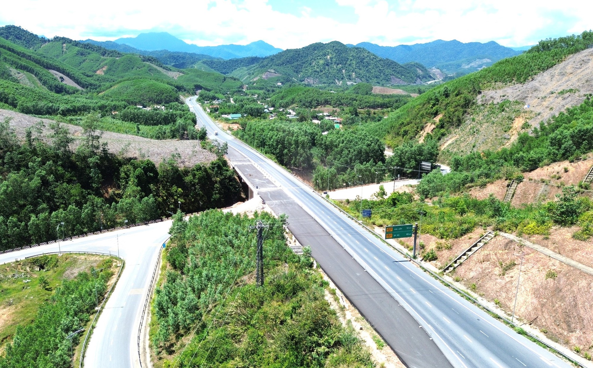 Cao tốc La Sơn - Hòa Liên sẵn sàng thông tuyến chính - Ảnh 10.