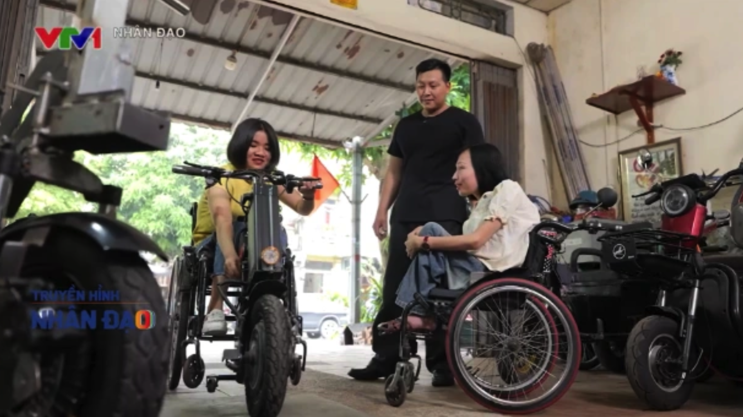 Từ h&agrave;nh tr&igrave;nh t&igrave;m lại &ldquo;đ&ocirc;i ch&acirc;n&rdquo;, nữ gi&aacute;m đốc gi&uacute;p h&agrave;ng trăm người khuyết tật bước tiếp - Ảnh 3.