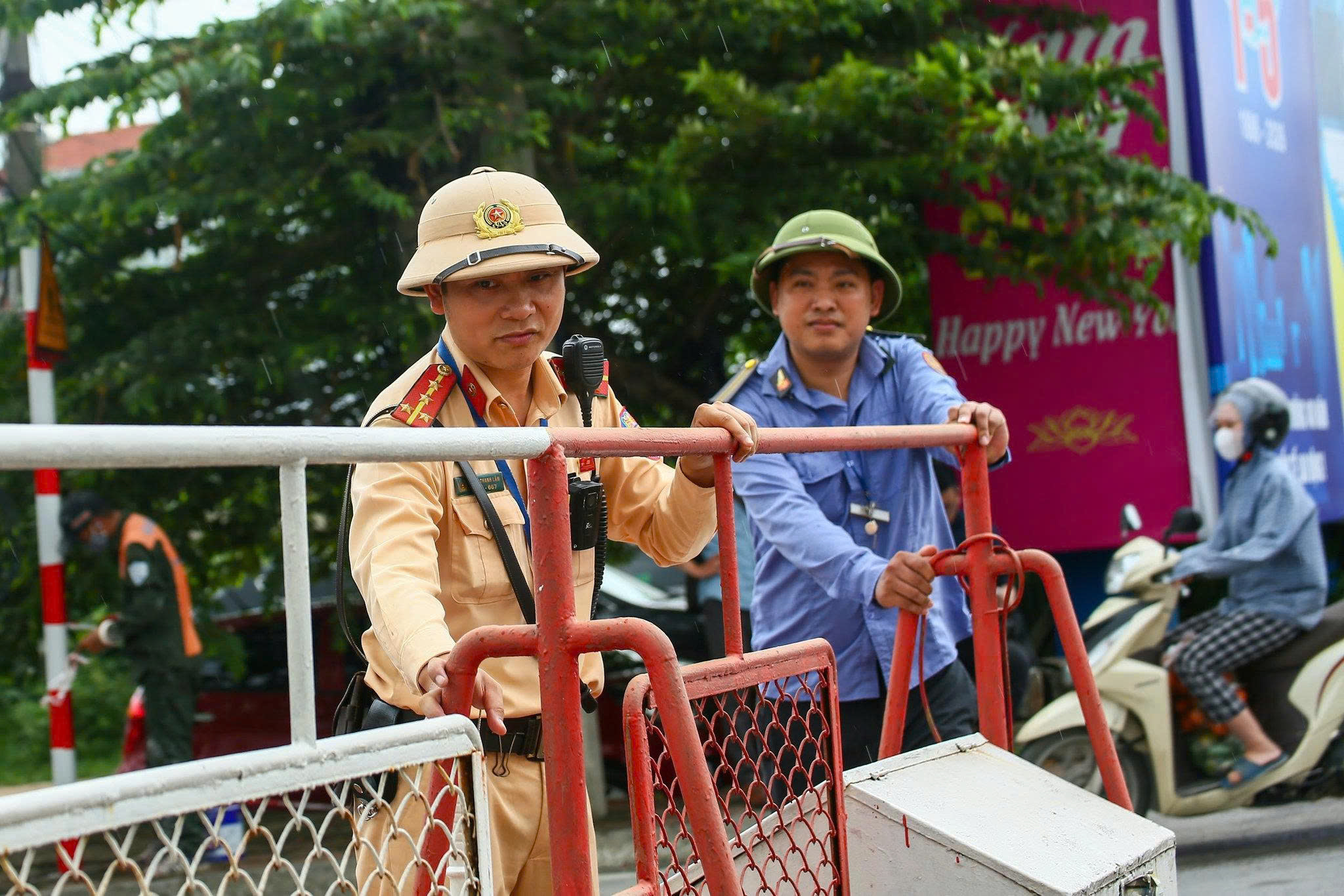 Hà Nội: Quyết liệt xóa lối đi tự mở, lập lại hành lang an toàn đường sắt - Ảnh 1.