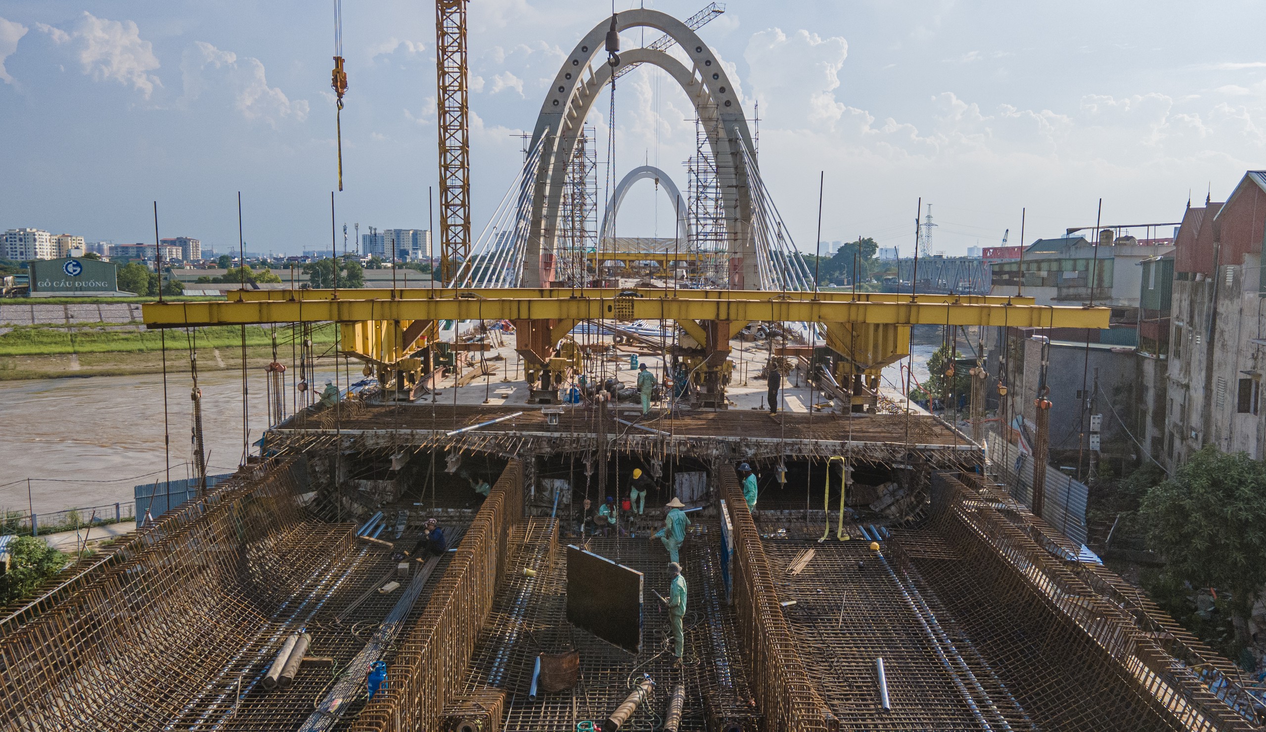 Dự &aacute;n cầu Đuống: Sẽ hợp long trước 10/9 nhưng vẫn vướng mặt bằng thi c&ocirc;ng - Ảnh 7.