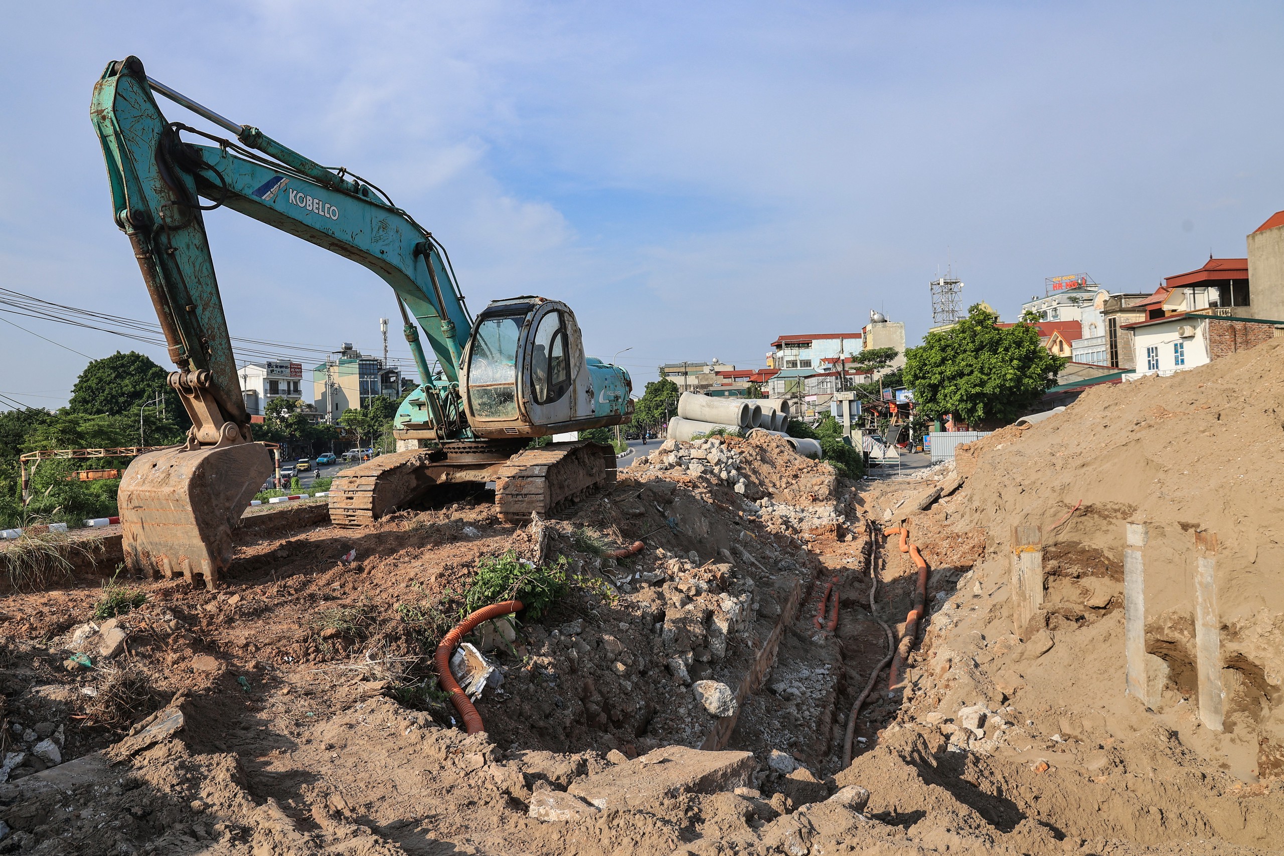 Dự &aacute;n cầu Đuống: Sẽ hợp long trước 10/9 nhưng vẫn vướng mặt bằng thi c&ocirc;ng - Ảnh 8.