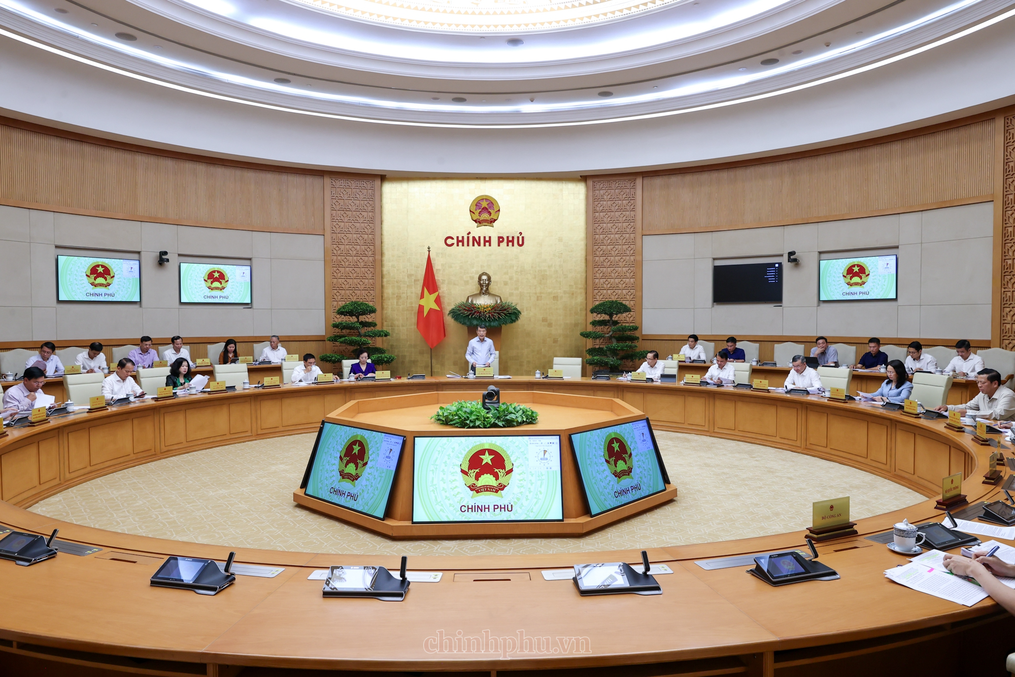 Thủ tướng chủ tr&igrave; phi&ecirc;n họp Ch&iacute;nh phủ về 12 dự &aacute;n luật, nghị quyết quan trọng dự kiến tr&igrave;nh Quốc hội - Ảnh 1.