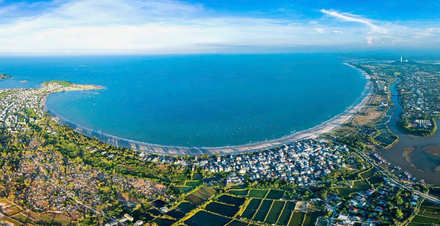 Bất động sản nghỉ dưỡng Đ&agrave; Nẵng: Từ cuộc chơi tăng gi&aacute; đến cuộc đua tạo d&ograve;ng tiền - Ảnh 1.