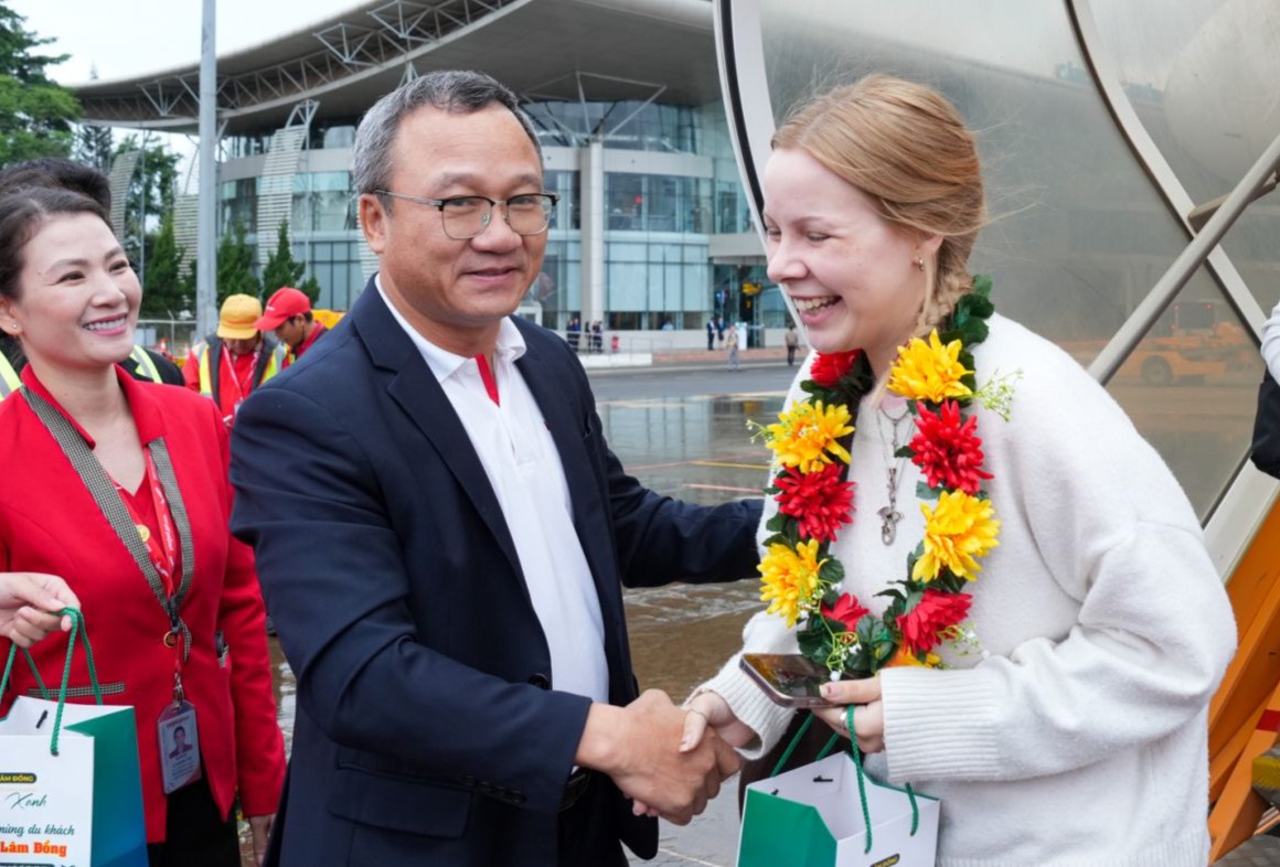 Vietjet nối lại 5 đường bay đến Đ&agrave; Lạt, đưa th&agrave;nh phố ng&agrave;n hoa gần hơn với du kh&aacute;ch - Ảnh 3.