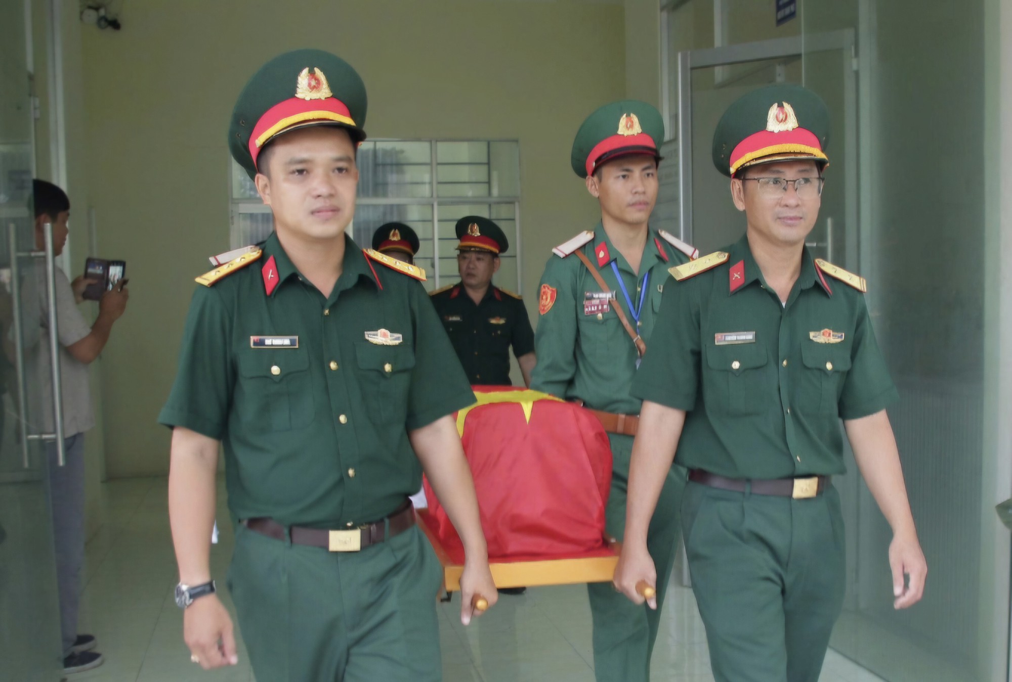 An Giang, Cần Thơ b&agrave;n giao 1.617 mẫu sinh phẩm h&agrave;i cốt liệt sĩ để gi&aacute;m định ADN - Ảnh 2.