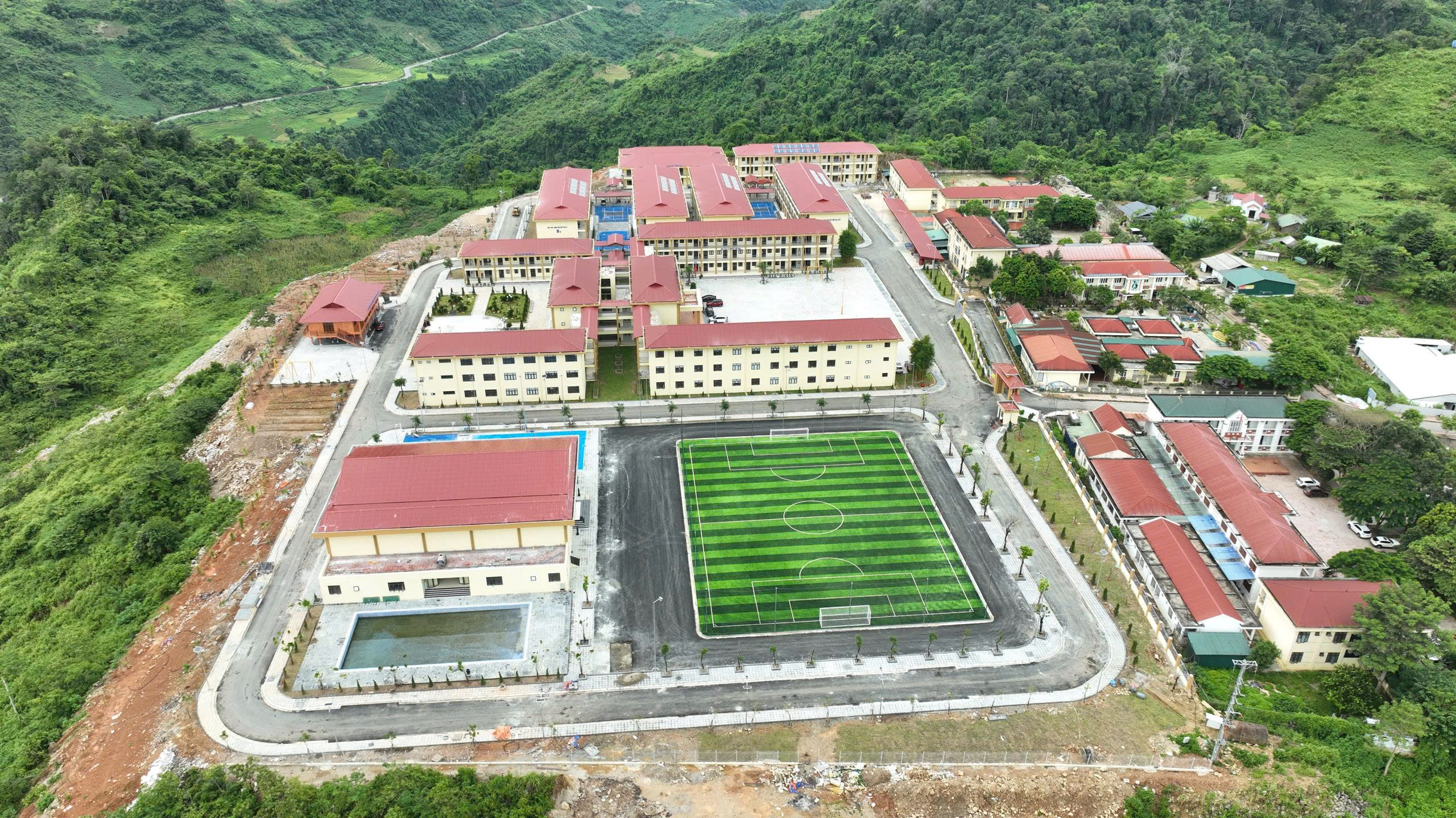 Lai Ch&acirc;u sẵn s&agrave;ng cho năm học mới từ những ng&ocirc;i trường bi&ecirc;n giới - Ảnh 1.