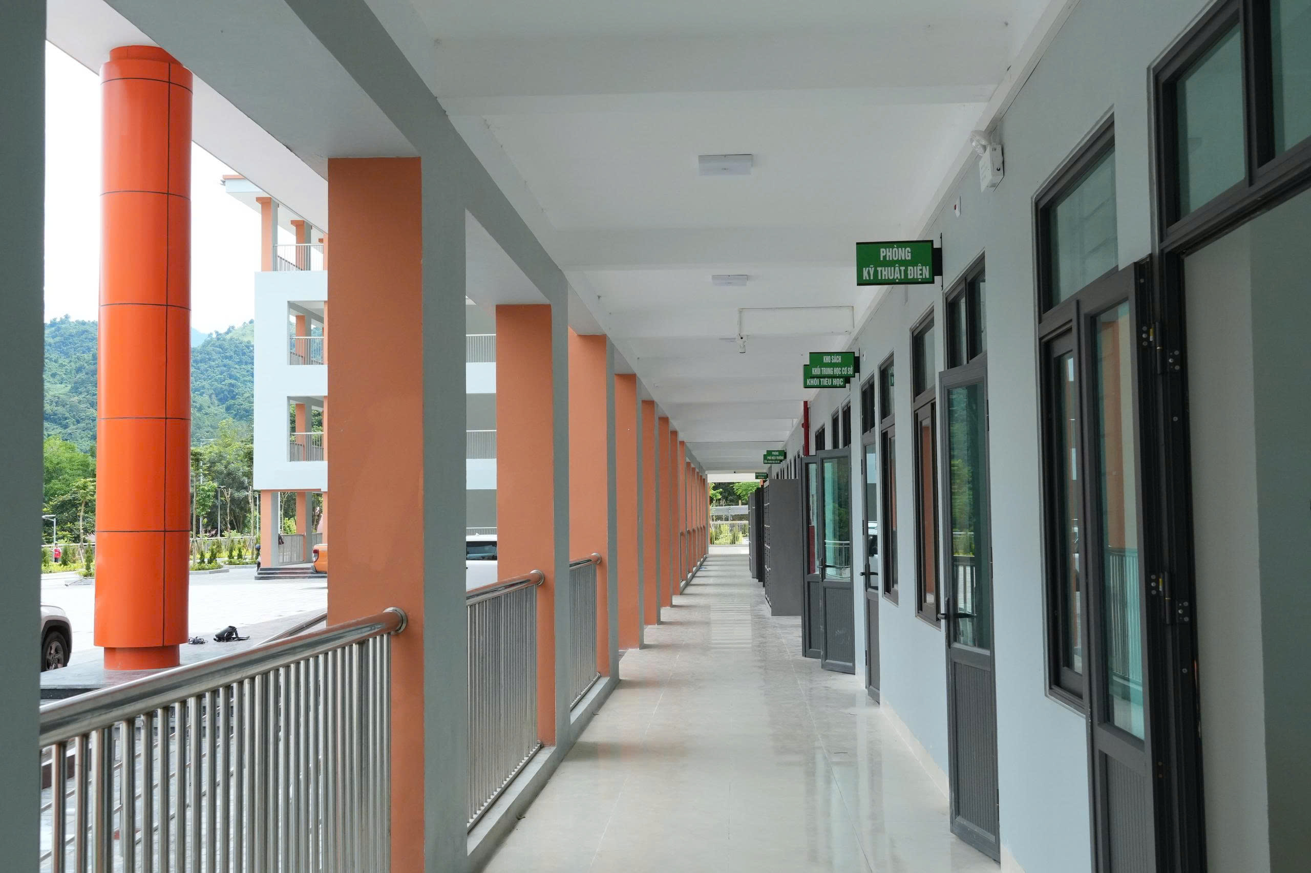 Lai Ch&acirc;u sẵn s&agrave;ng cho năm học mới từ những ng&ocirc;i trường bi&ecirc;n giới - Ảnh 11.