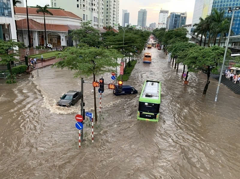 H&agrave; Nội x&acirc;y dựng 4 phương &aacute;n ph&acirc;n luồng giao th&ocirc;ng khi xảy ra ngập &uacute;ng - Ảnh 1.