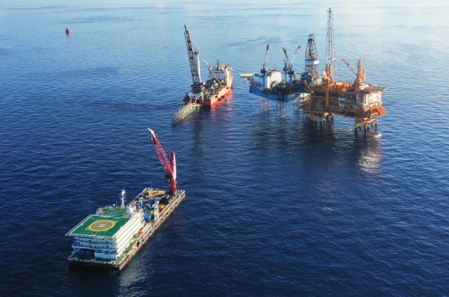 Petrovietnam n&acirc;ng tầm tổng thầu lắp đặt c&ocirc;ng tr&igrave;nh biển năm 2026 - Ảnh 3.