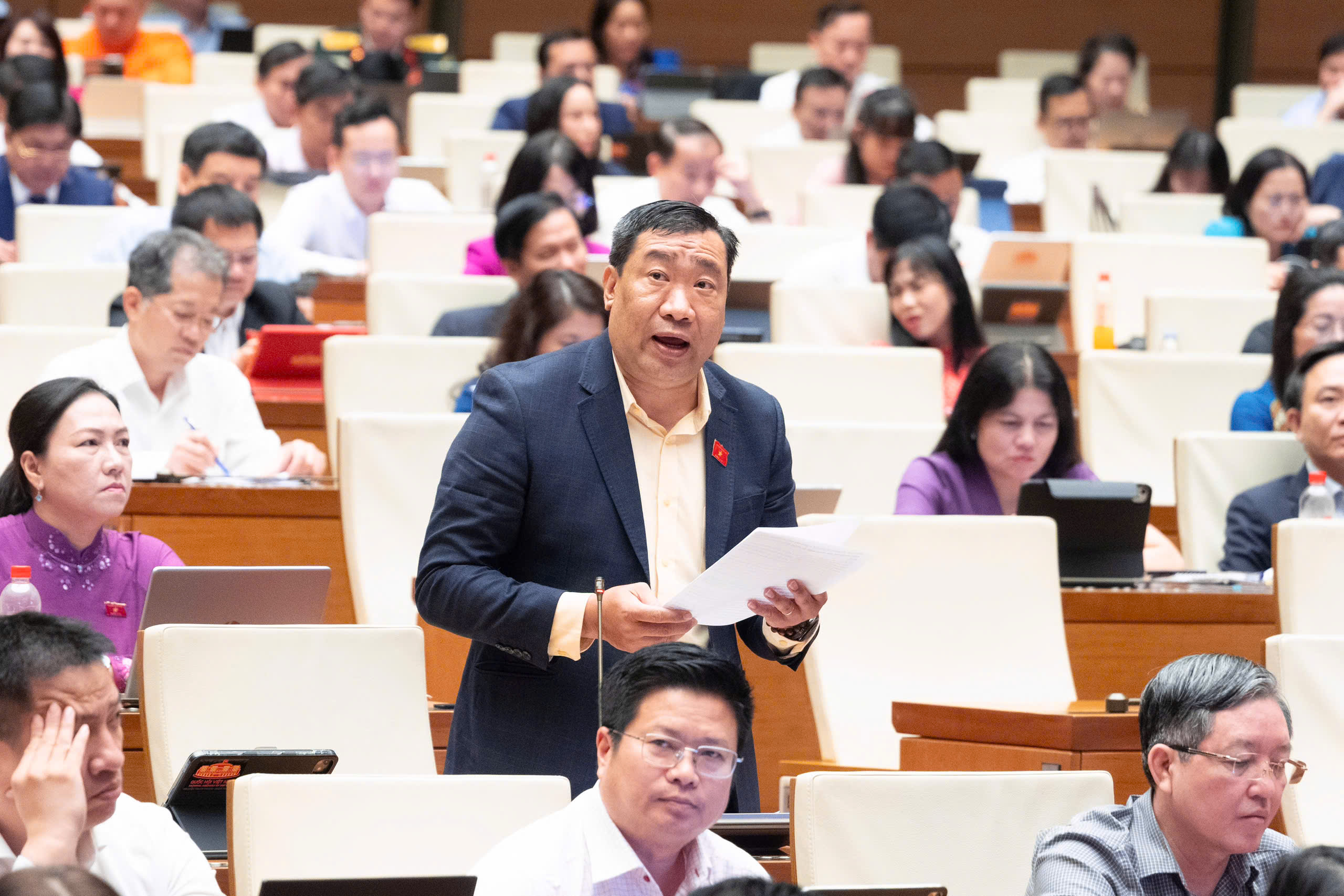 ĐBQH: Quy định thời hạn sử dụng gỡ vướng cải tạo chung cư cũ, mở th&ecirc;m cơ hội an cư - Ảnh 2.