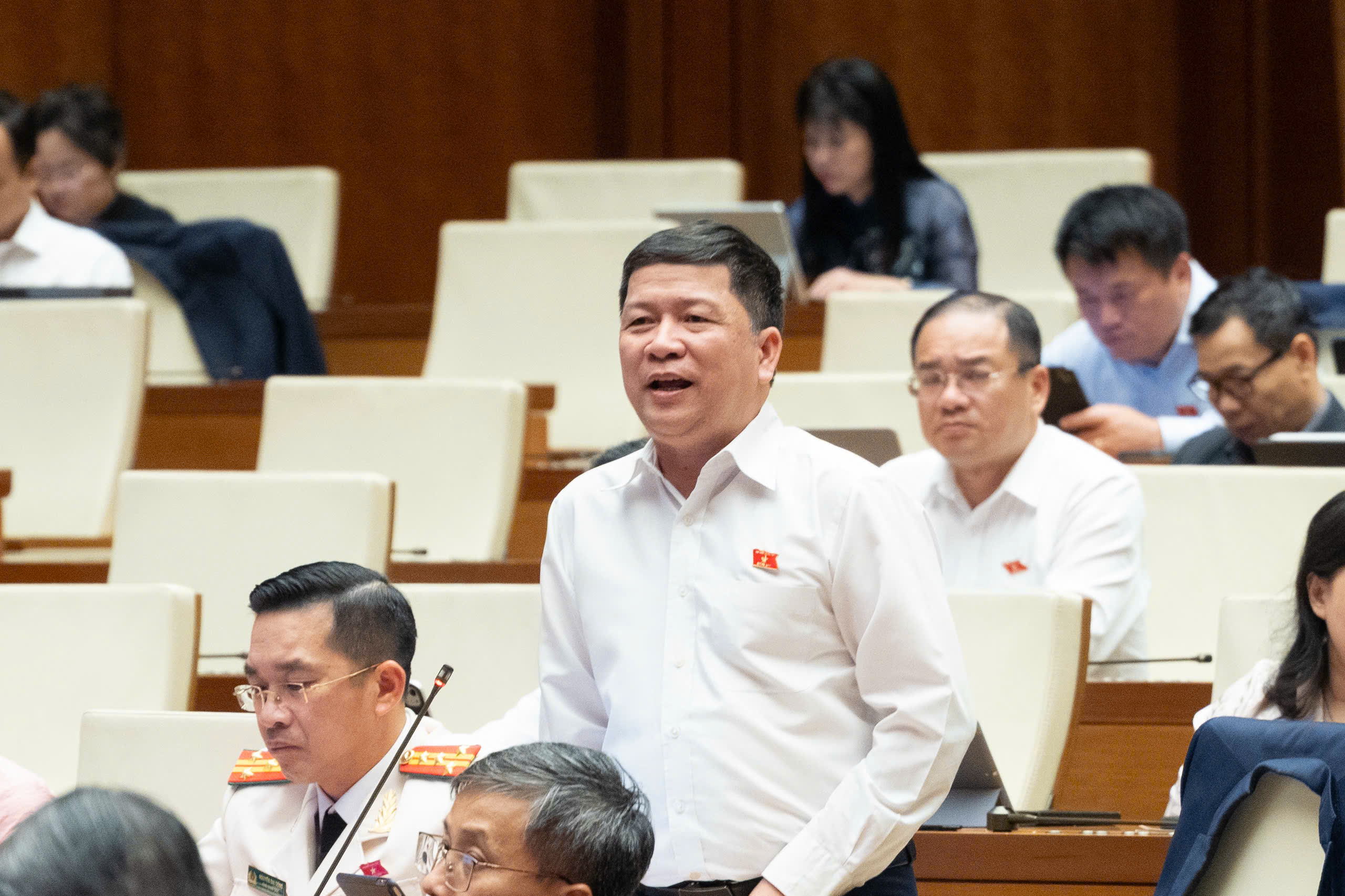 ĐBQH: Quy định thời hạn sử dụng gỡ vướng cải tạo chung cư cũ, mở th&ecirc;m cơ hội an cư - Ảnh 3.