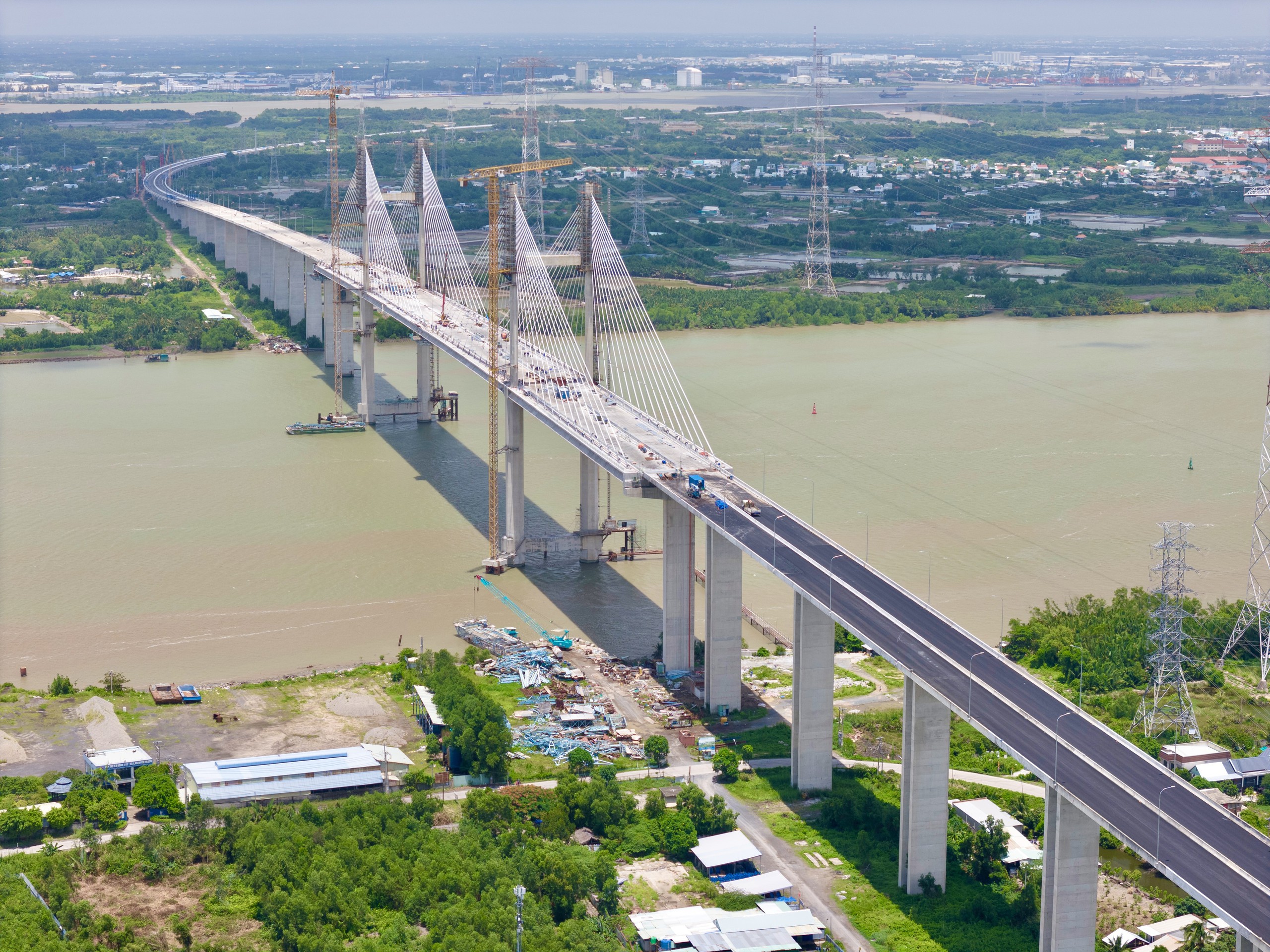 Cầu Phước Khánh bắc qua sông Lòng Tàu đã nối liền một dải - Ảnh 1.