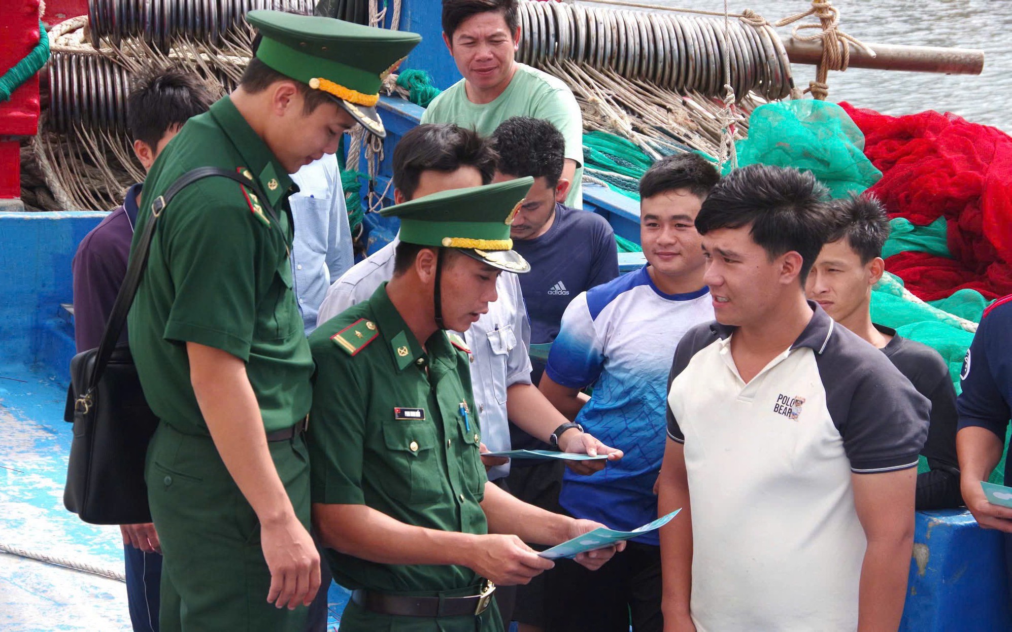 Kh&aacute;nh H&ograve;a: Kịp thời dập tắt vụ ch&aacute;y b&egrave; tại đảo B&igrave;nh Hưng- Ảnh 3.