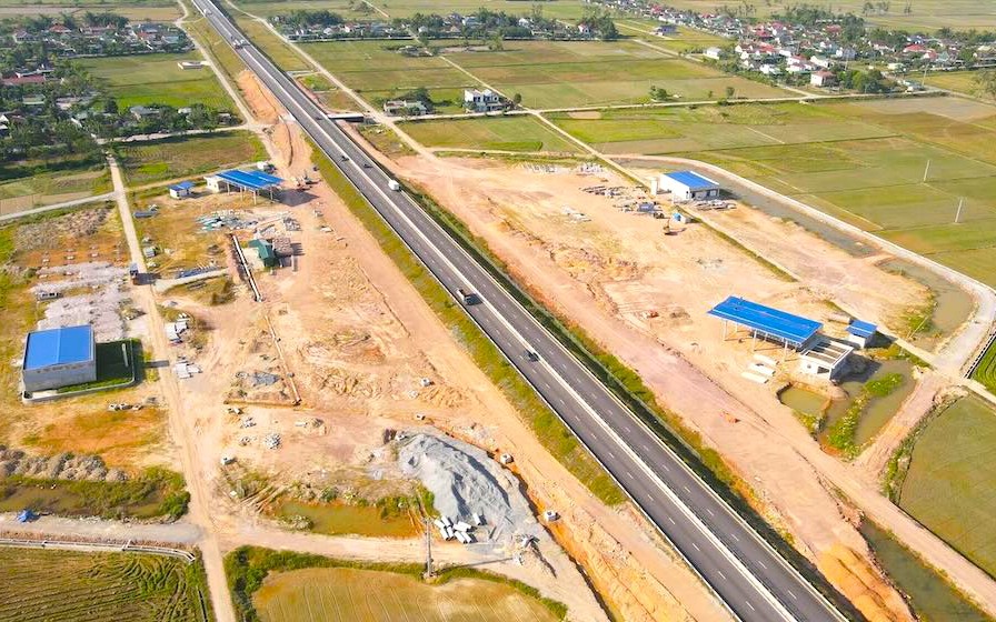 Nhiều hạng mục chưa thi c&ocirc;ng, 2 trạm dừng nghỉ tr&ecirc;n cao tốc chậm tiến độ - Ảnh 2.