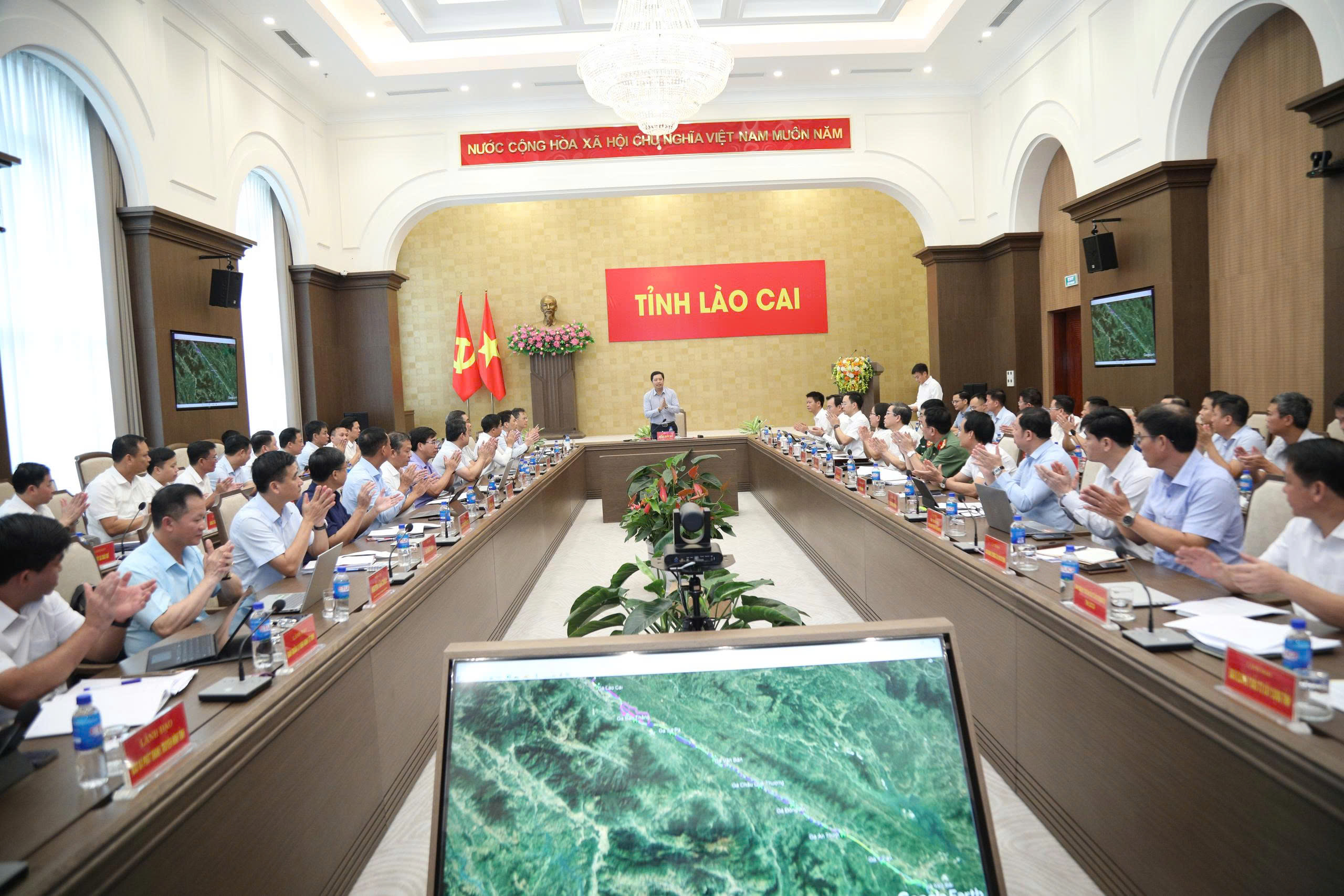 Lào Cai: Đẩy nhanh giải phóng mặt bằng dự án đường sắt Lào Cai - Hà Nội - Hải Phòng - Ảnh 2.