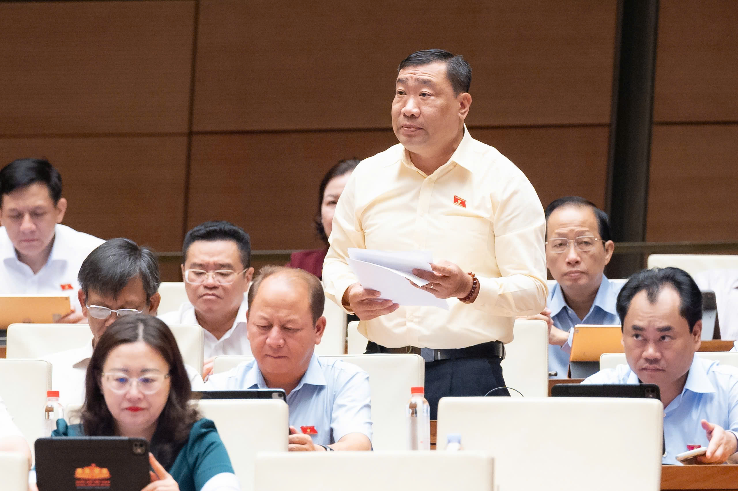 ĐBQH: Kh&ocirc;ng l&agrave;m doanh nghiệp đột ngột mất ưu đ&atilde;i thuế khi doanh thu vượt ngưỡng 10 tỷ đồng - Ảnh 2.