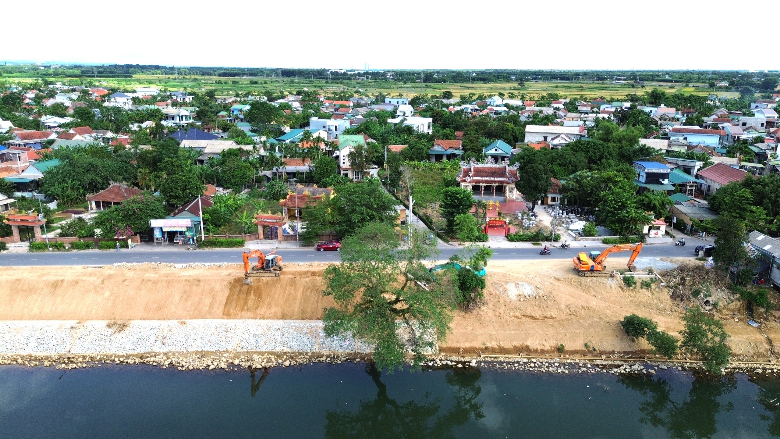 Tăng tốc xử l&yacute; khẩn cấp sạt lở bờ biển, bờ s&ocirc;ng ở Huế trước m&ugrave;a mưa b&atilde;o - Ảnh 7.
