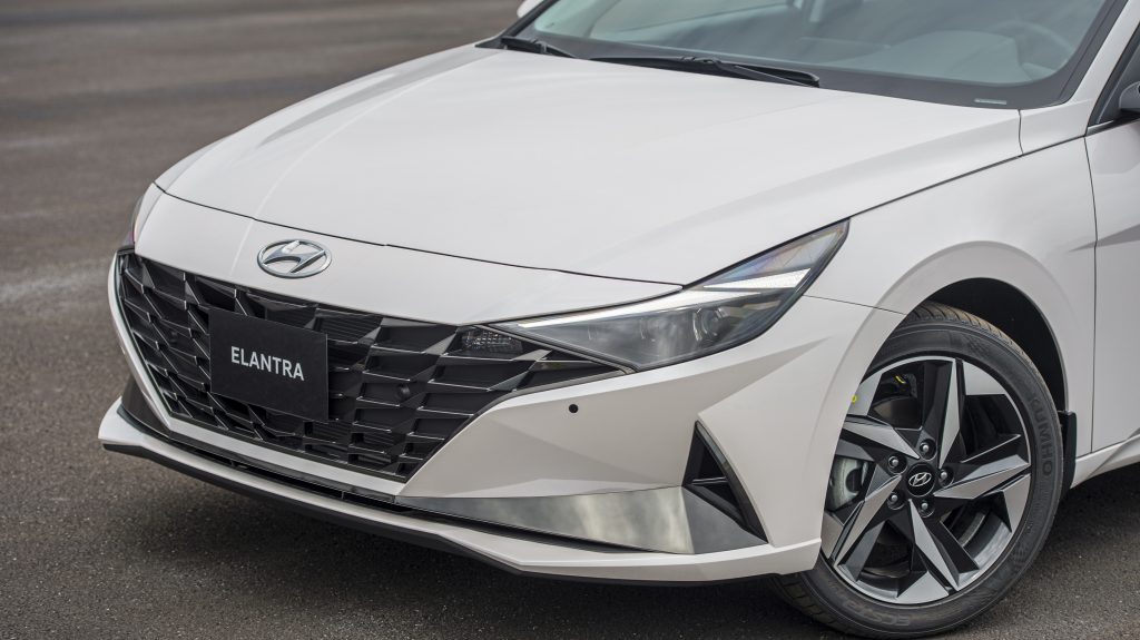Lynk & Co 03 và Hyundai Elantra: Hai sedan hạng C khác biệt thế nào? - Ảnh 5.