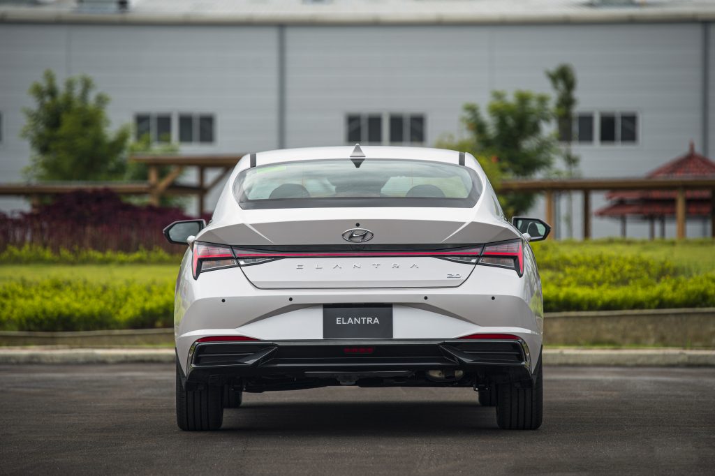 Lynk & Co 03 và Hyundai Elantra: Hai sedan hạng C khác biệt thế nào? - Ảnh 6.