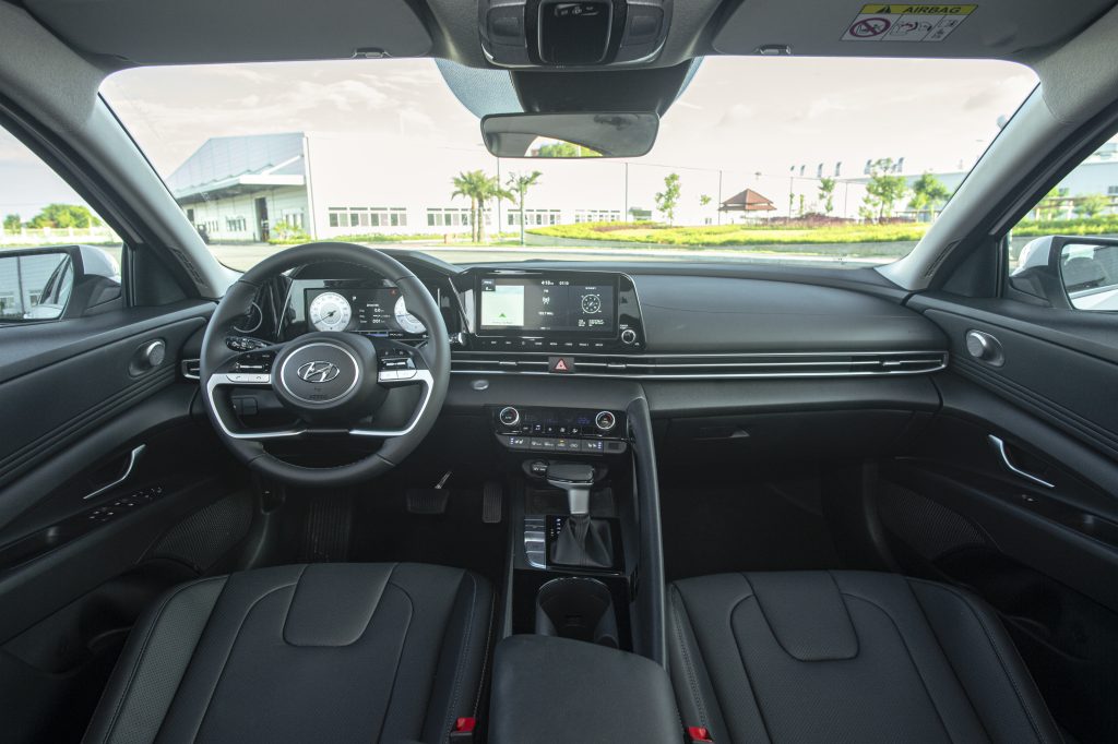 Lynk & Co 03 và Hyundai Elantra: Hai sedan hạng C khác biệt thế nào? - Ảnh 10.