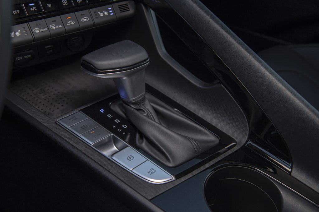 Lynk & Co 03 và Hyundai Elantra: Hai sedan hạng C khác biệt thế nào? - Ảnh 12.