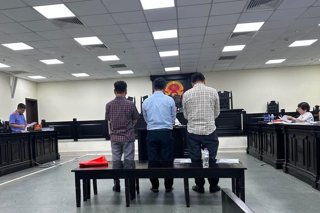 Cựu hiệu trưởng Cao đẳng Du lịch H&agrave; Nội hầu t&ograve;a vụ "ăn chặn tiền" của sinh vi&ecirc;n - Ảnh 1.