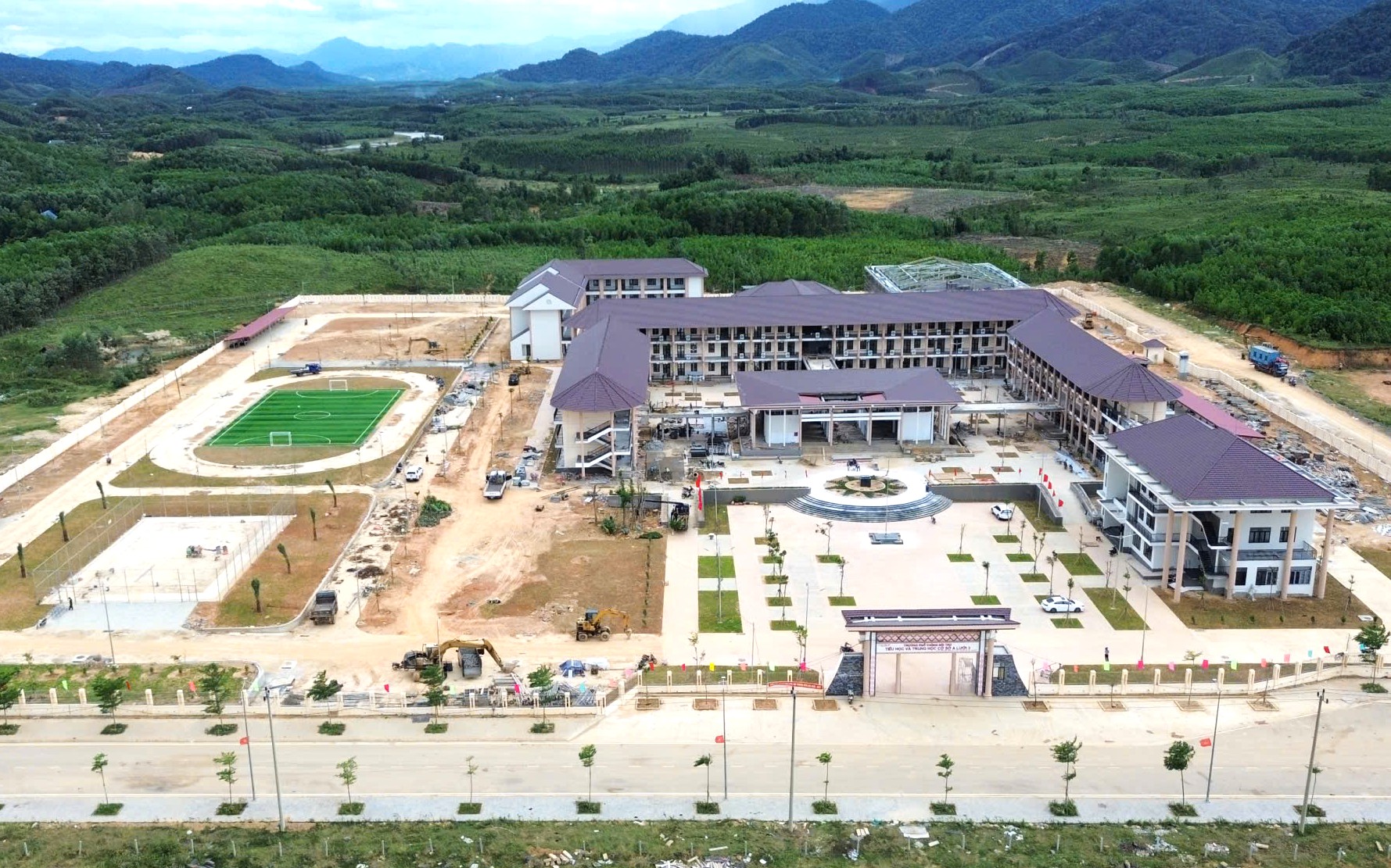 Trường nội trú liên cấp ở Huế sẵn sàng đón học sinh tựu trường - Ảnh 14.