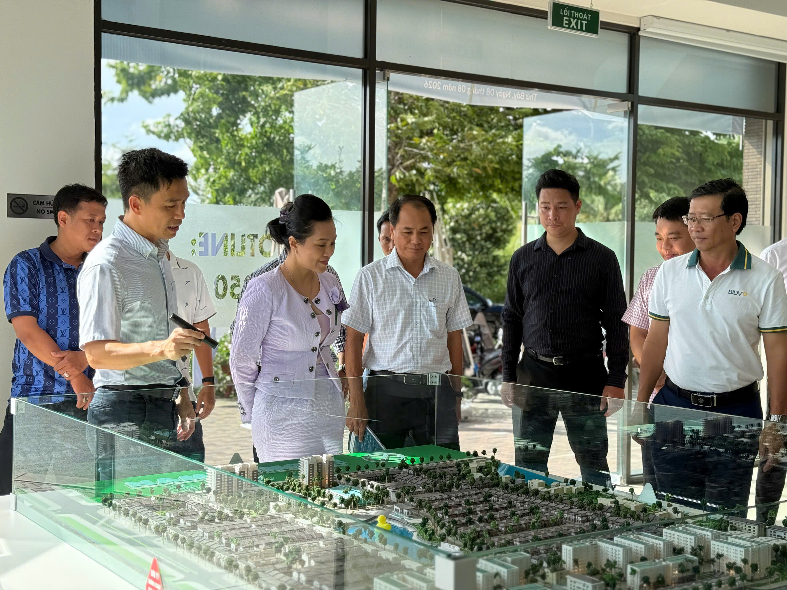 Cần Thơ tăng tốc nh&agrave; ở x&atilde; hội, th&aacute;o gỡ vướng mắc dự &aacute;n giao th&ocirc;ng - Ảnh 3.