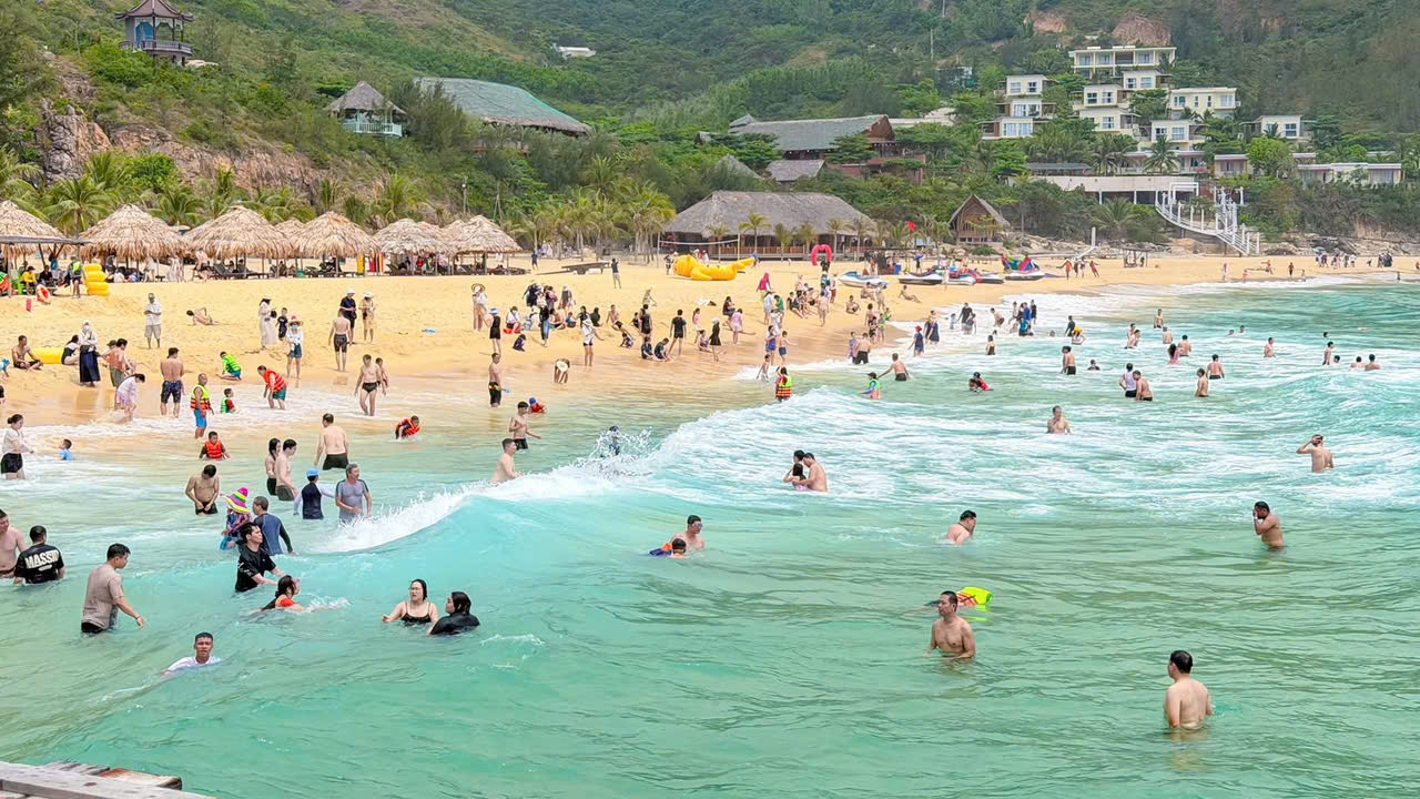 Kỳ Co beach Quy Nhơn: Tận hưởng sự sang trọng giữa lòng thiên nhiên - Ảnh 1.