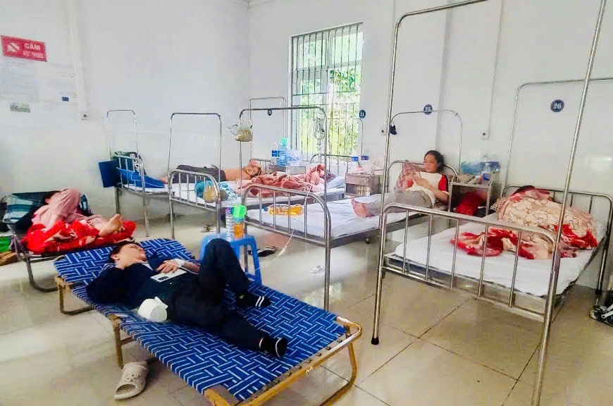 Gia Lai: X&aacute;c minh tr&ecirc;n 100 trường hợp nghi ngộ độc sau ăn b&aacute;nh m&igrave; - Ảnh 1.