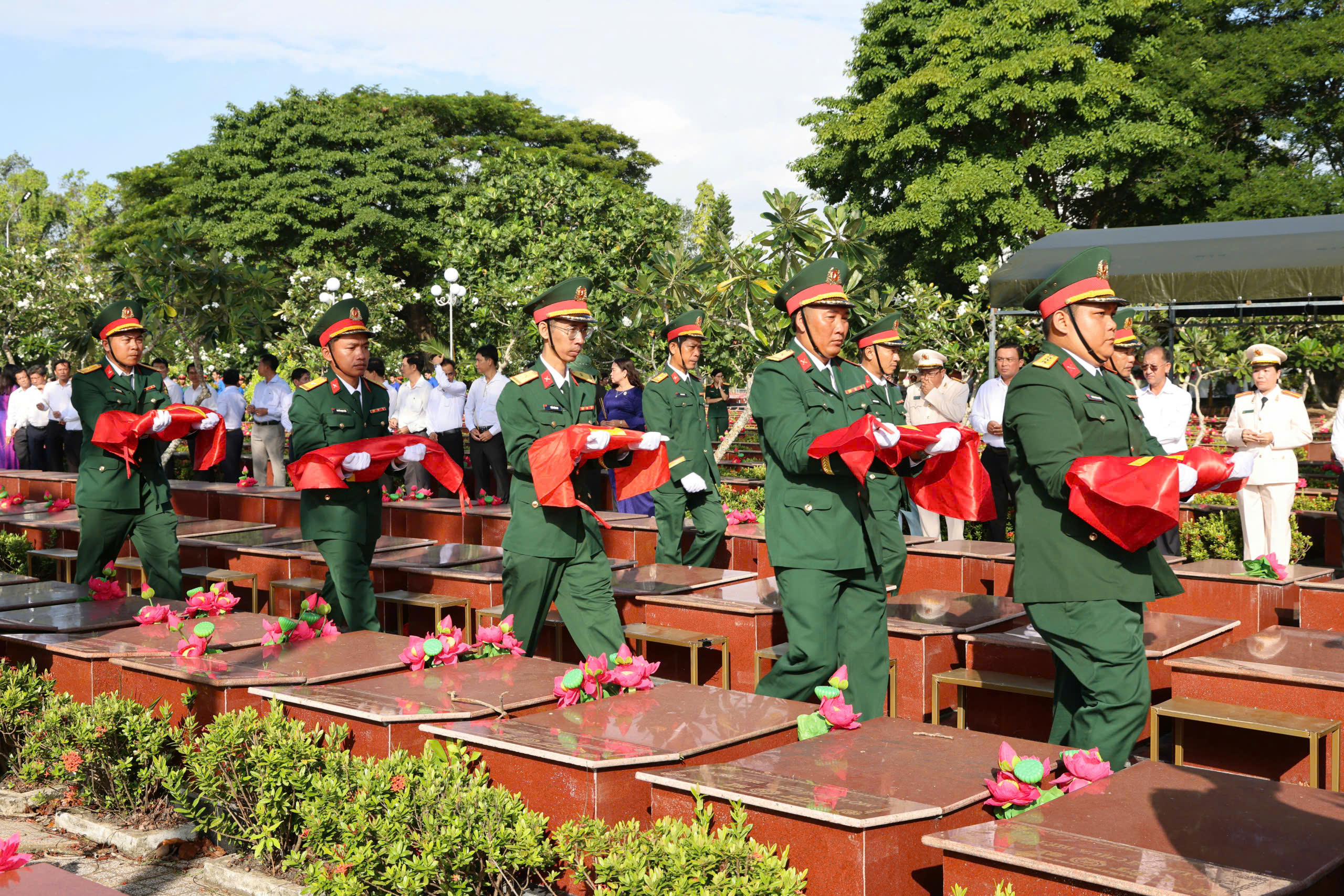 Cần Thơ an t&aacute;ng 38 h&agrave;i cốt liệt sĩ được quy tập trong Chiến dịch 500 ng&agrave;y đ&ecirc;m - Ảnh 6.