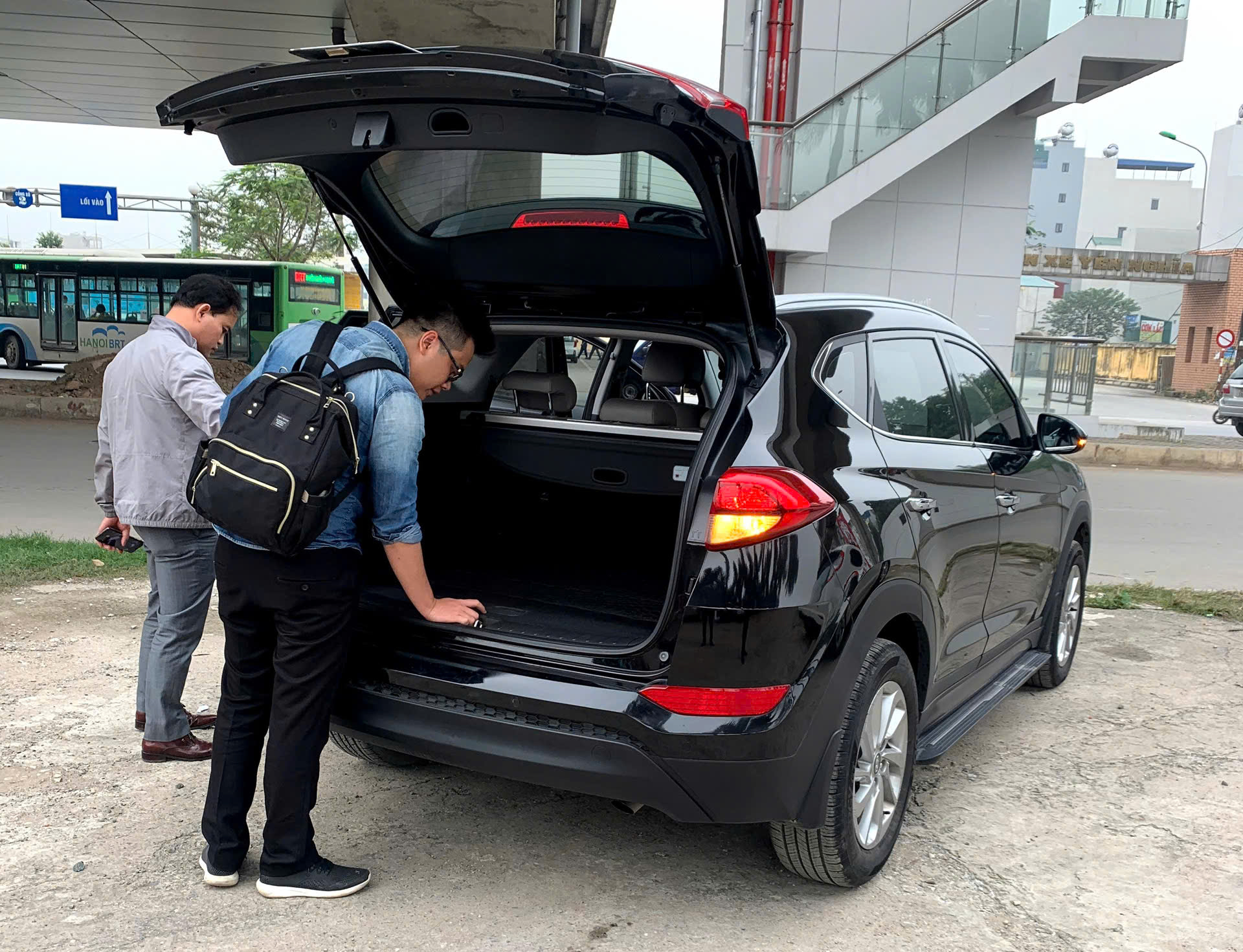 Thuê ô tô để đi chơi dịp lễ, chủ xe cần lưu ý những điều này để tránh tiền mất tật mang - Ảnh 1.