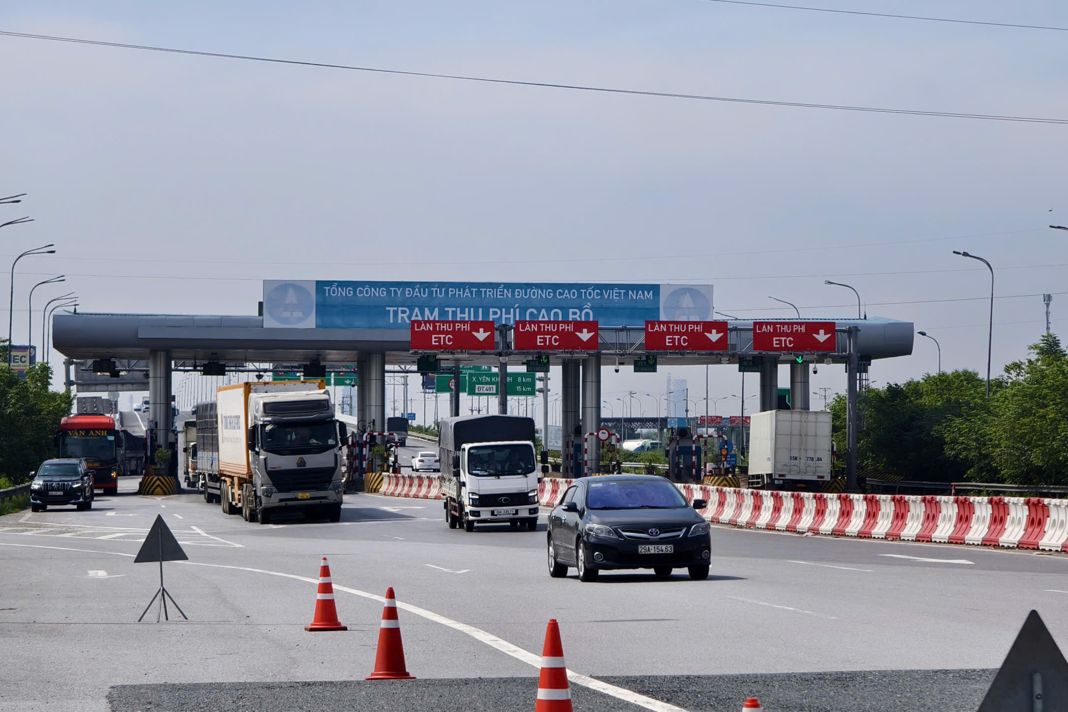 "Chứng cứ điện tử" gi&uacute;p CSGT ph&aacute;t hiện xe kh&ocirc;ng giữ khoảng c&aacute;ch an to&agrave;n tr&ecirc;n cao tốc - Ảnh 1.