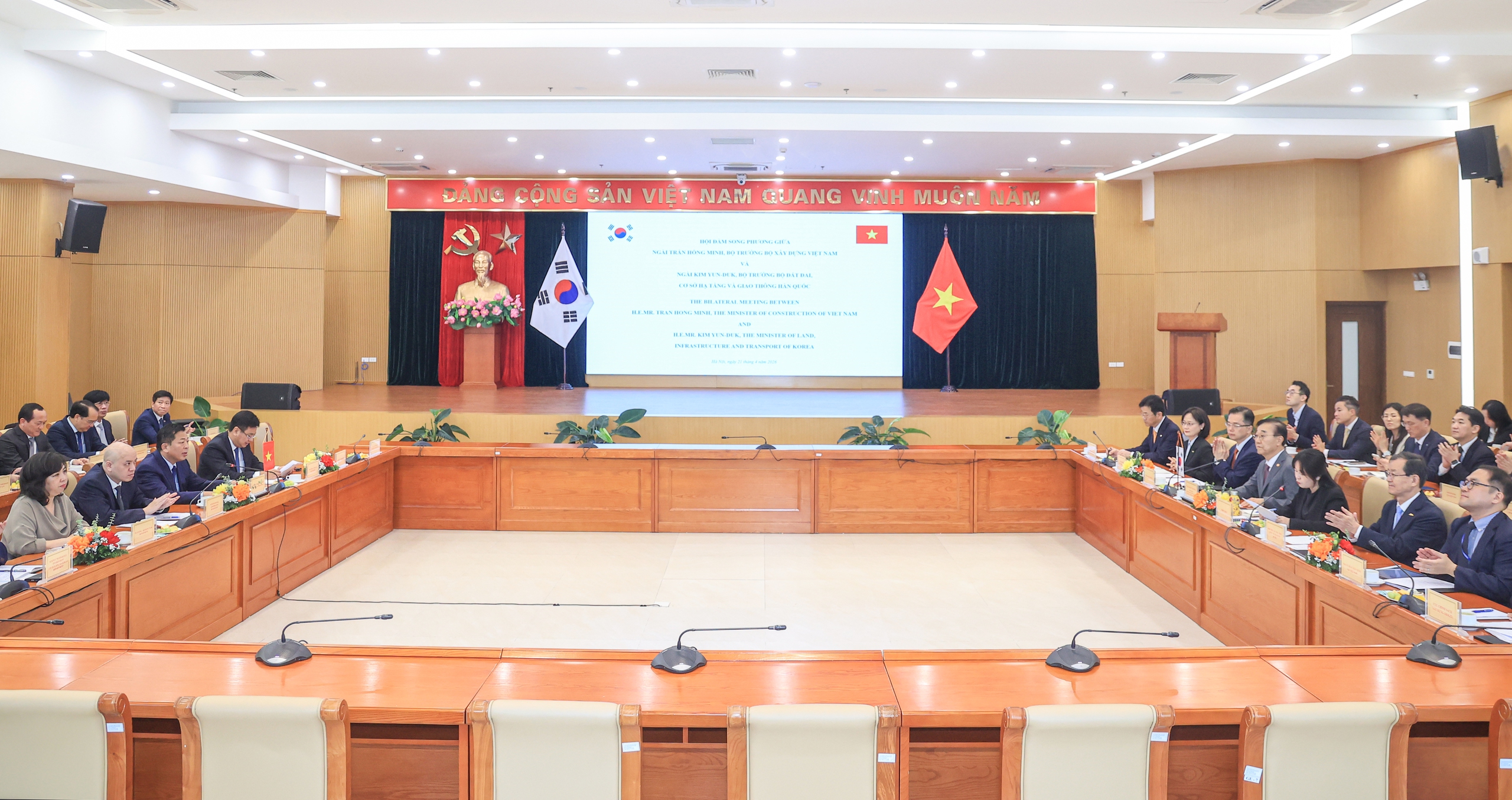 Loạt b&agrave;i: Từ nhịp cầu đối ngoại đến những d&ograve;ng chảy đưa Việt Nam vươn xa Kỳ 2: Hạ tầng mở lối, vận tải kết nối - Ảnh 5.