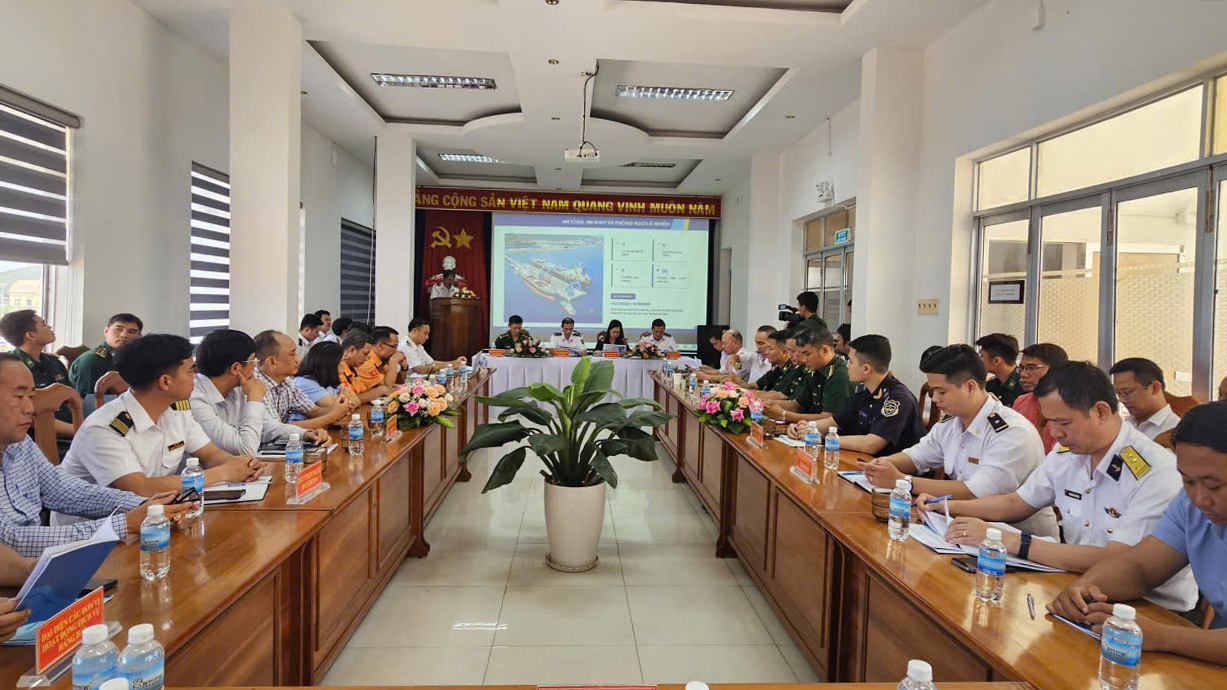 Kh&aacute;nh H&ograve;a tăng cường phối hợp quản l&yacute;, th&aacute;o gỡ vướng mắc cho doanh nghiệp h&agrave;ng hải - Ảnh 2.