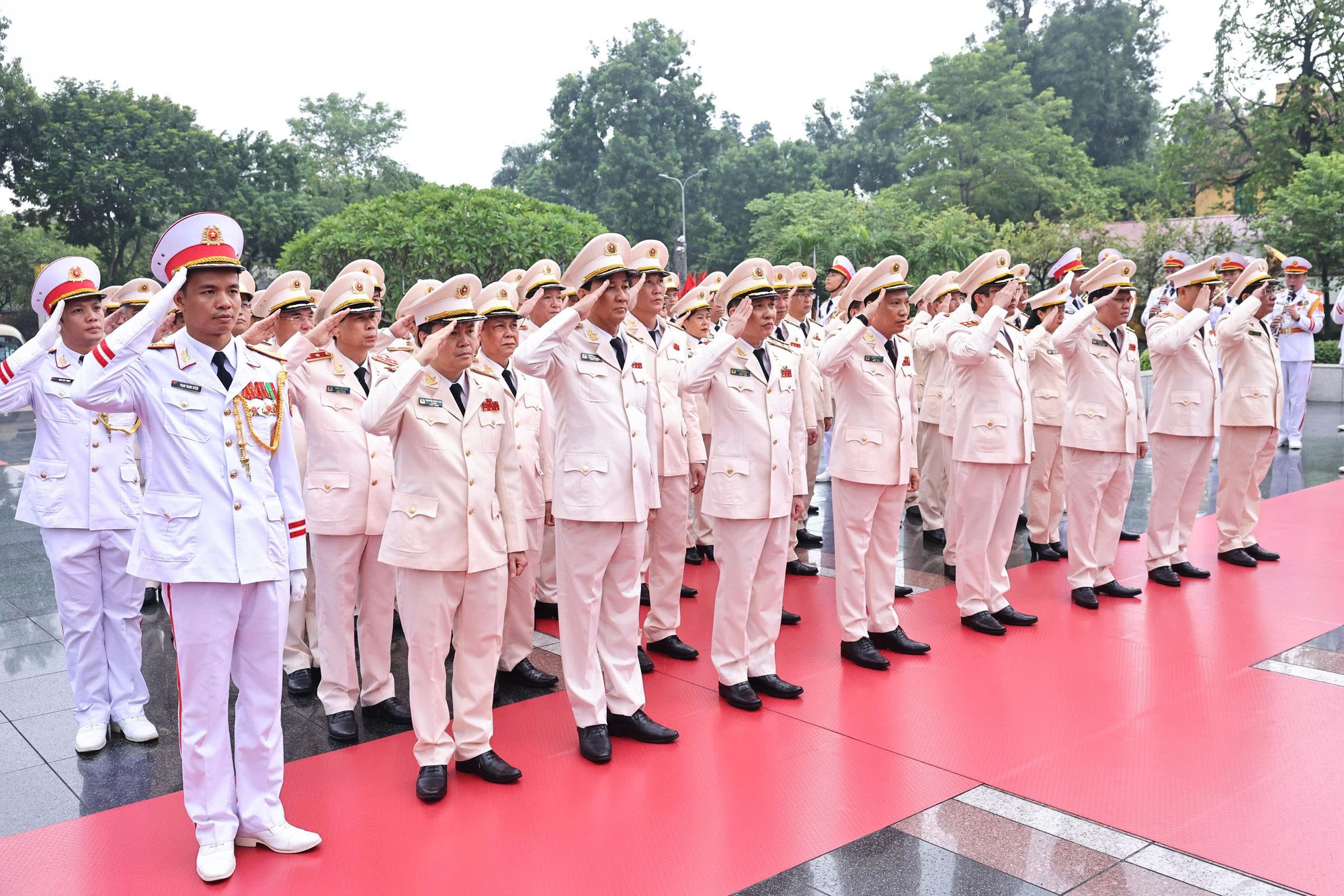 81 năm Quốc kh&aacute;nh: L&atilde;nh đạo Đảng, Nh&agrave; nước v&agrave;o Lăng viếng Chủ tịch Hồ Ch&iacute; Minh - Ảnh 10.