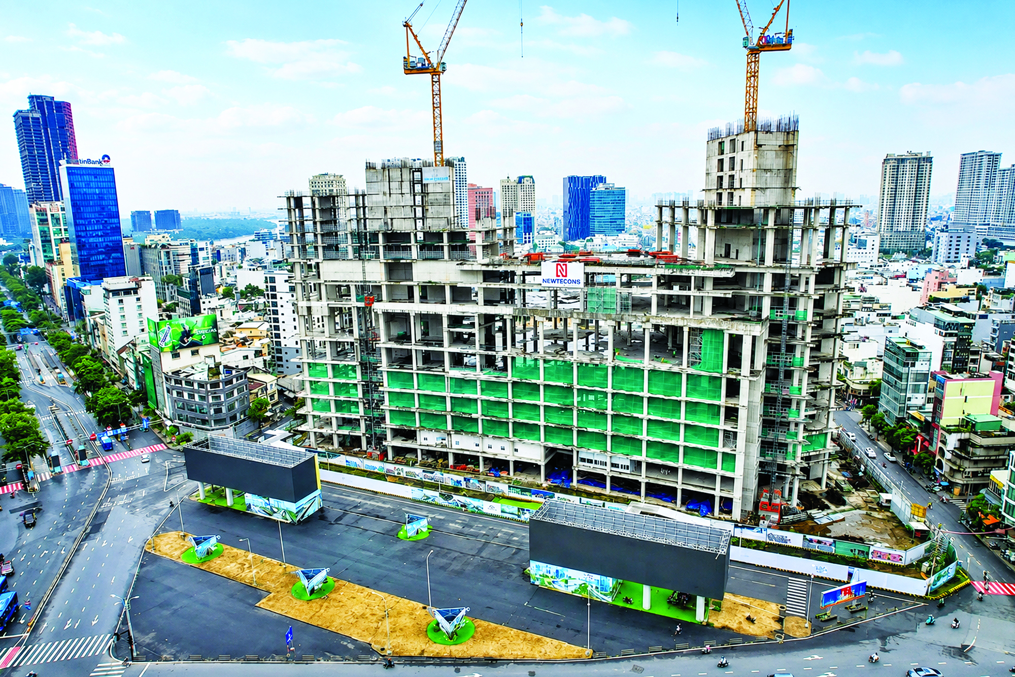 Khi c&aacute;c &ldquo;&ocirc;ng lớn&rdquo; bất động sản t&aacute;i cấu tr&uacute;c - Ảnh 1.