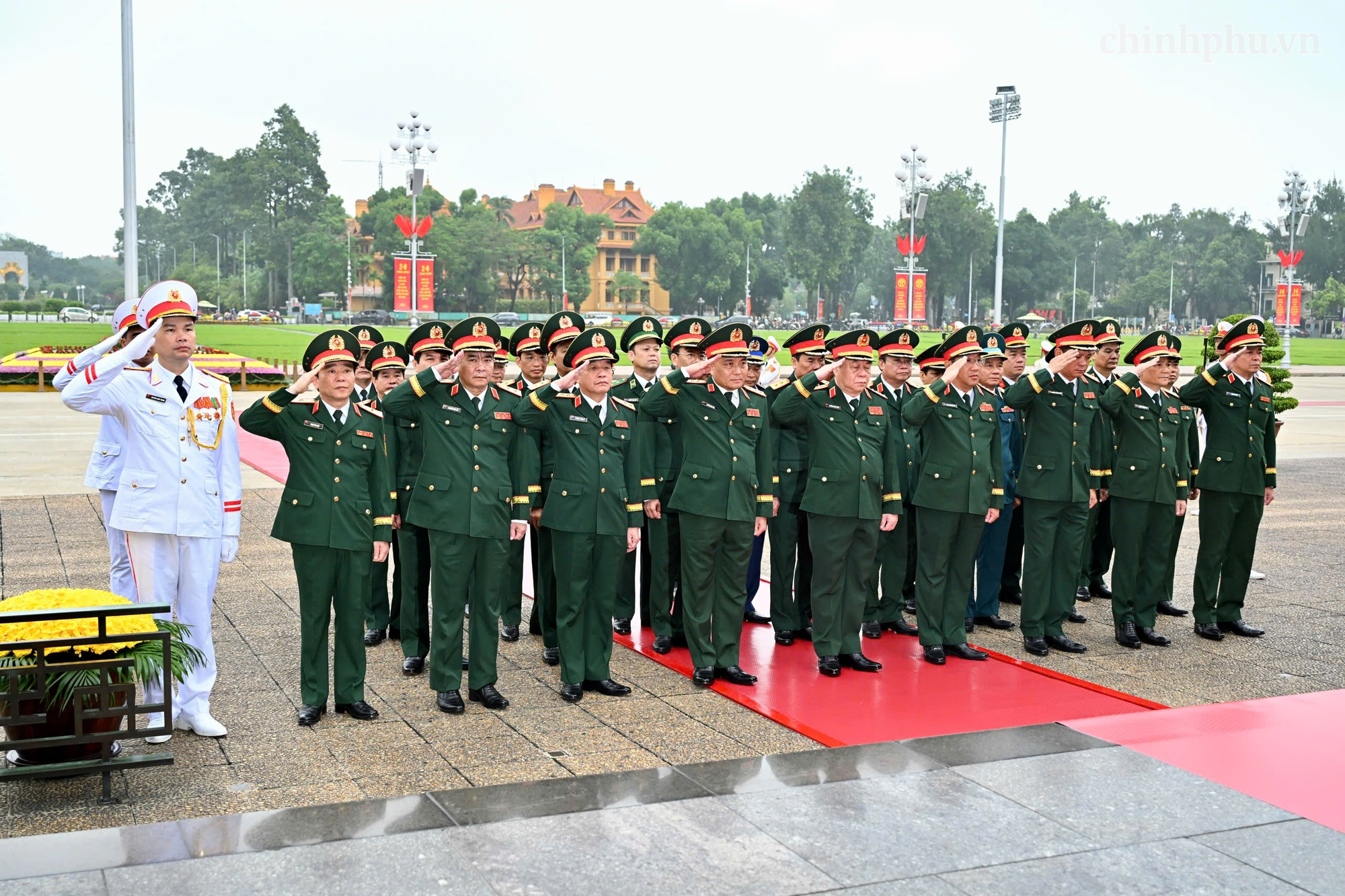 81 năm Quốc kh&aacute;nh: L&atilde;nh đạo Đảng, Nh&agrave; nước v&agrave;o Lăng viếng Chủ tịch Hồ Ch&iacute; Minh - Ảnh 4.