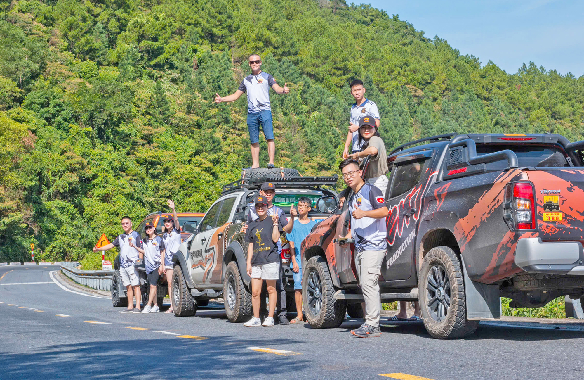 Hành trình xuyên Việt không đo bằng số km - Ảnh 2.