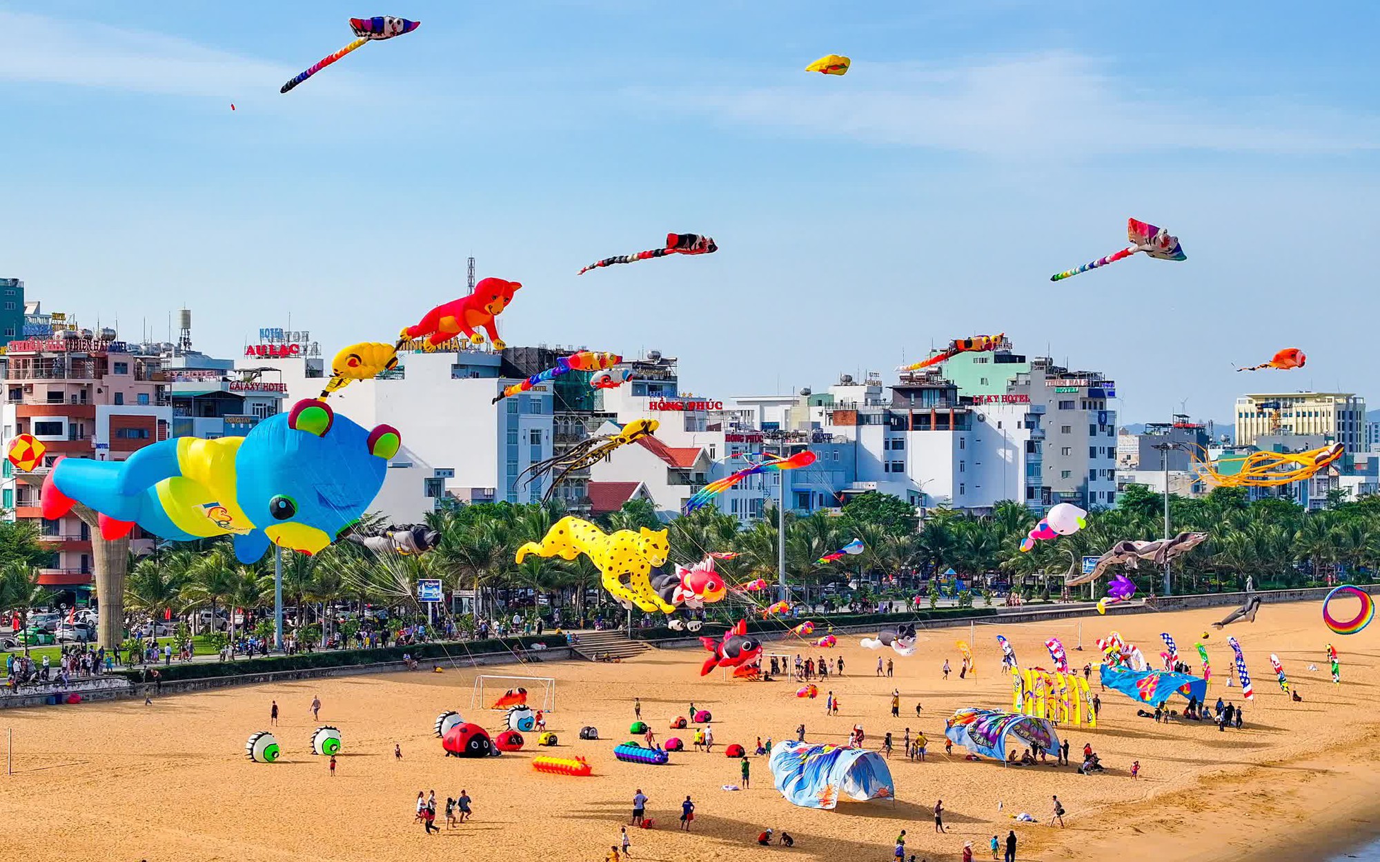 Hai đảng vi&ecirc;n ở Gia Lai vinh dự nhận Huy hiệu 80 tuổi Đảng - Ảnh 4.
