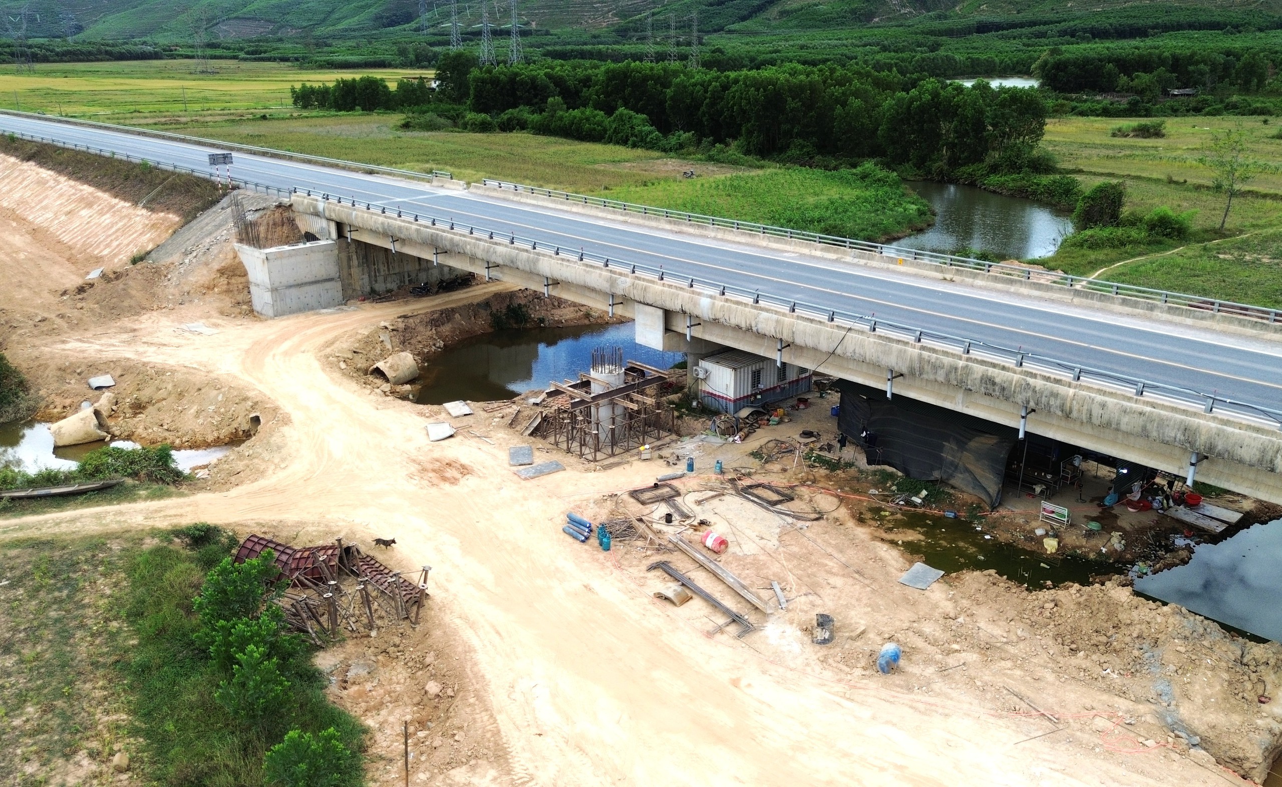 Thi c&ocirc;ng xuy&ecirc;n lễ Quốc kh&aacute;nh quyết t&acirc;m đưa cao tốc Cam Lộ - La Sơn về đ&iacute;ch đ&uacute;ng hẹn - Ảnh 10.
