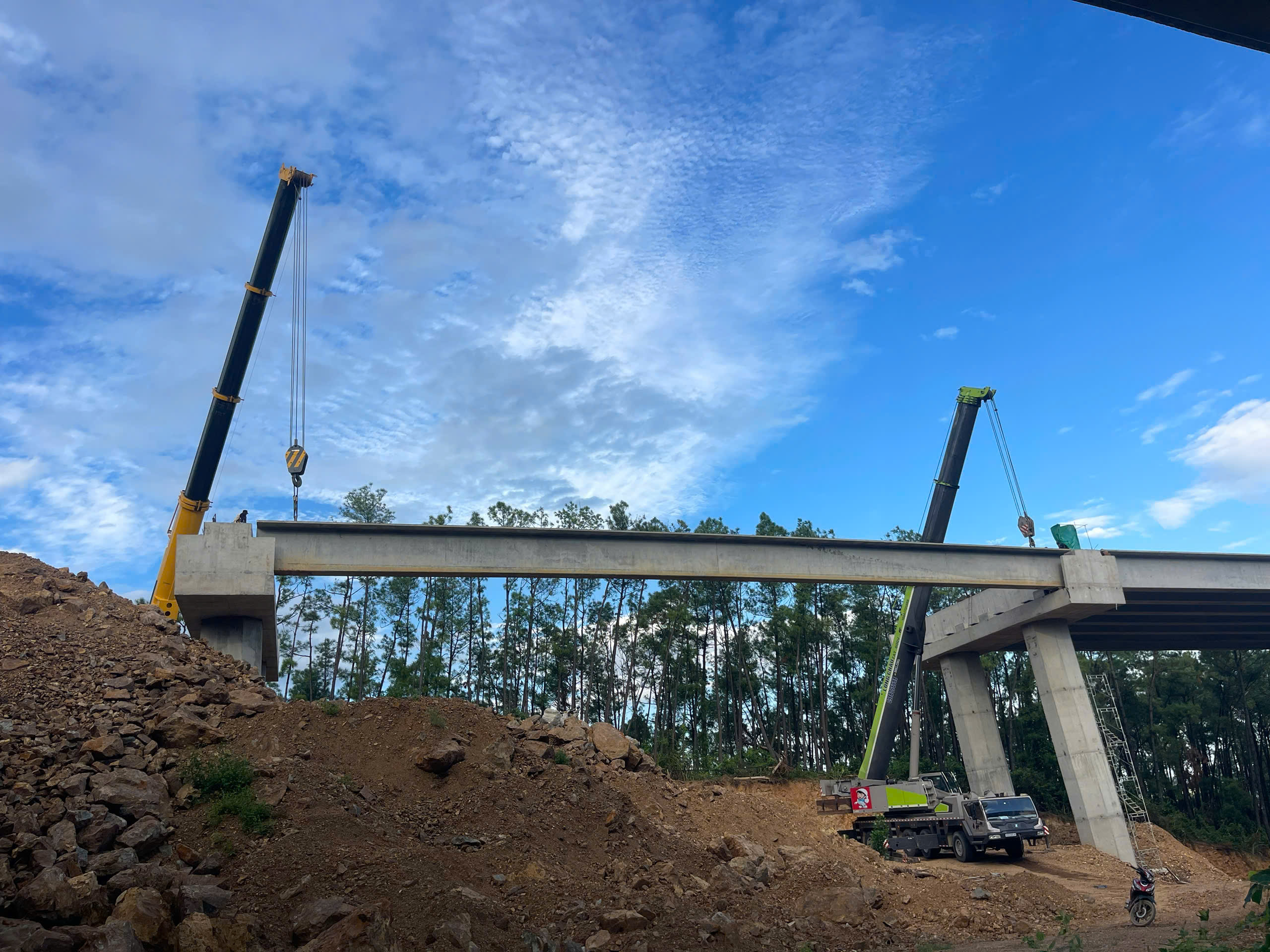 L&agrave;m xuy&ecirc;n lễ để sớm giải toả n&uacute;t thắt tr&ecirc;n cao tốc Diễn Ch&acirc;u &ndash; B&atilde;i Vọt - Ảnh 4.