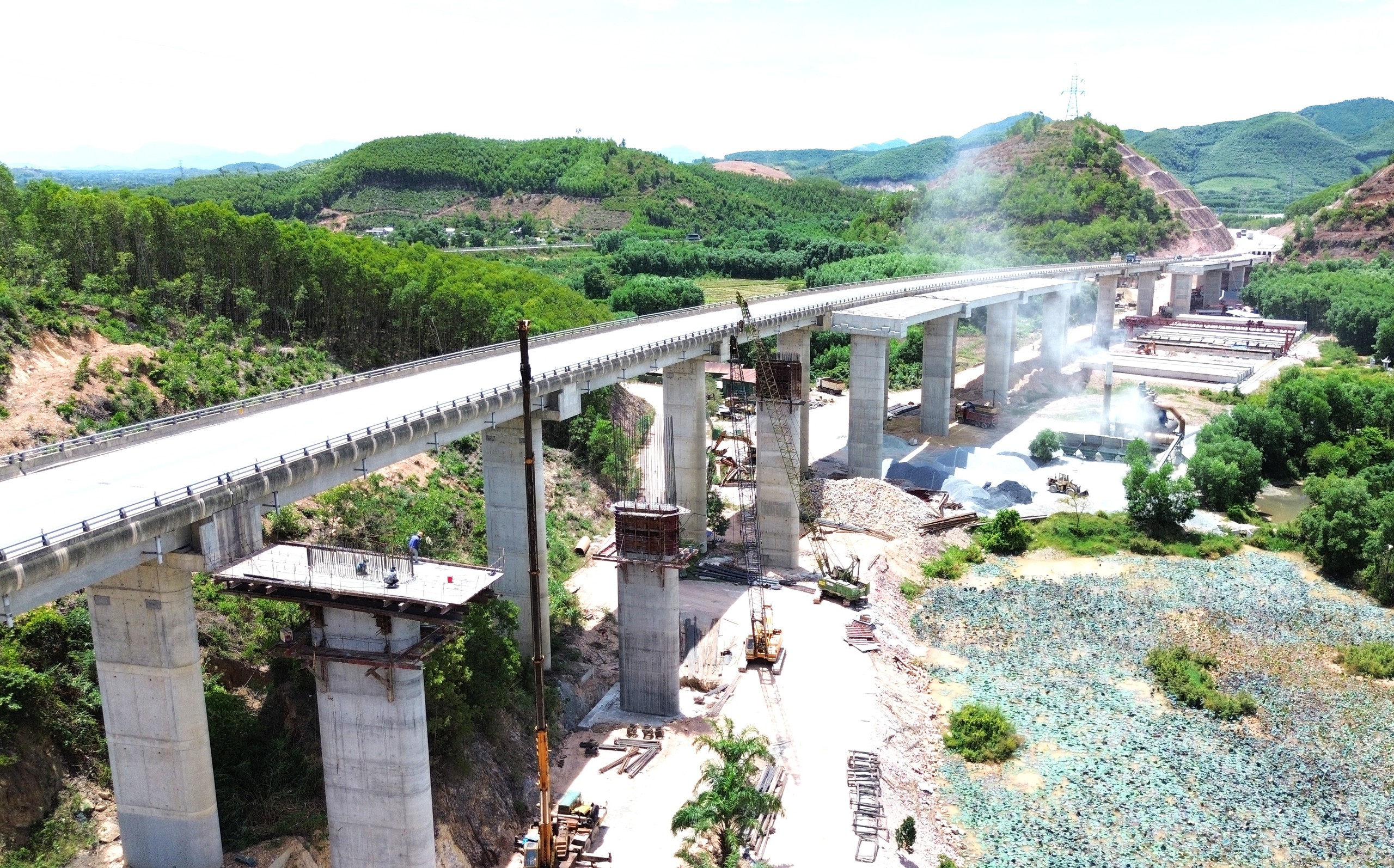 Thi c&ocirc;ng xuy&ecirc;n lễ Quốc kh&aacute;nh quyết t&acirc;m đưa cao tốc Cam Lộ - La Sơn về đ&iacute;ch đ&uacute;ng hẹn - Ảnh 7.