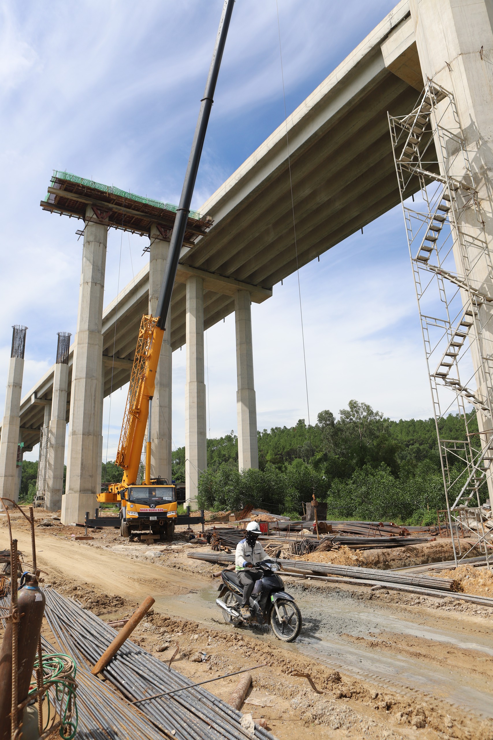 L&agrave;m xuy&ecirc;n lễ để sớm giải toả n&uacute;t thắt tr&ecirc;n cao tốc Diễn Ch&acirc;u &ndash; B&atilde;i Vọt - Ảnh 19.