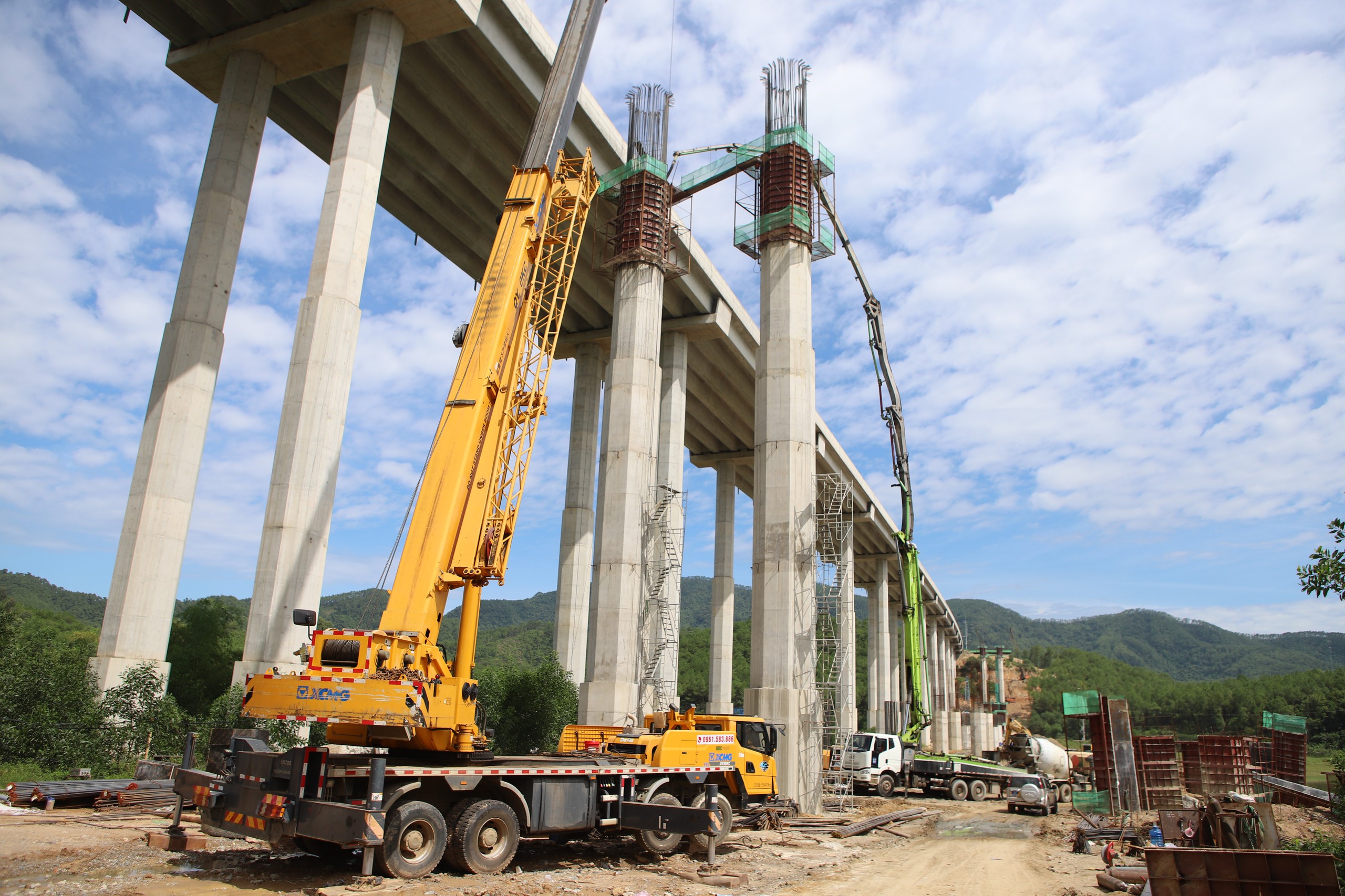 L&agrave;m xuy&ecirc;n lễ để sớm giải toả n&uacute;t thắt tr&ecirc;n cao tốc Diễn Ch&acirc;u &ndash; B&atilde;i Vọt - Ảnh 16.