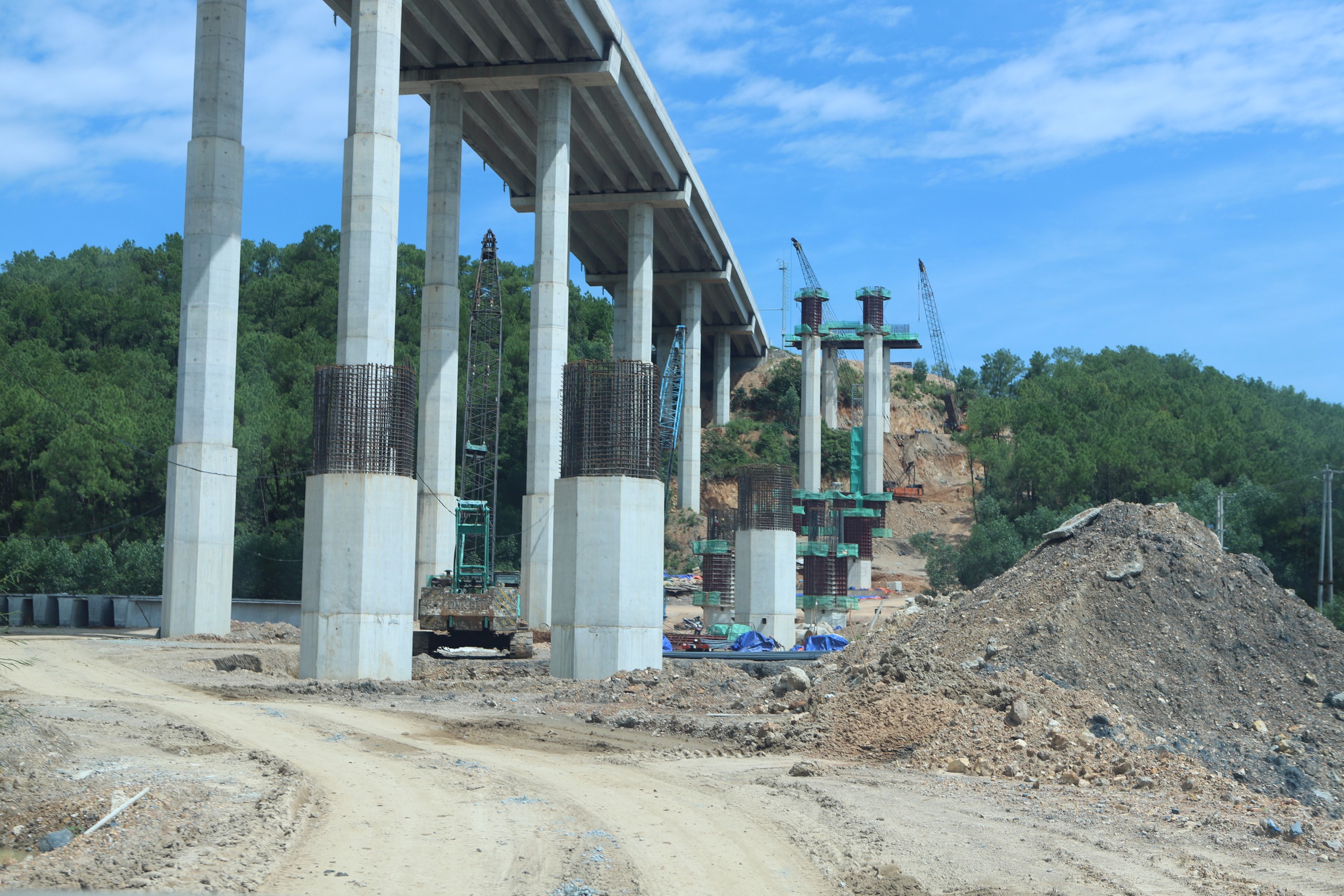 L&agrave;m xuy&ecirc;n lễ để sớm giải toả n&uacute;t thắt tr&ecirc;n cao tốc Diễn Ch&acirc;u &ndash; B&atilde;i Vọt - Ảnh 11.