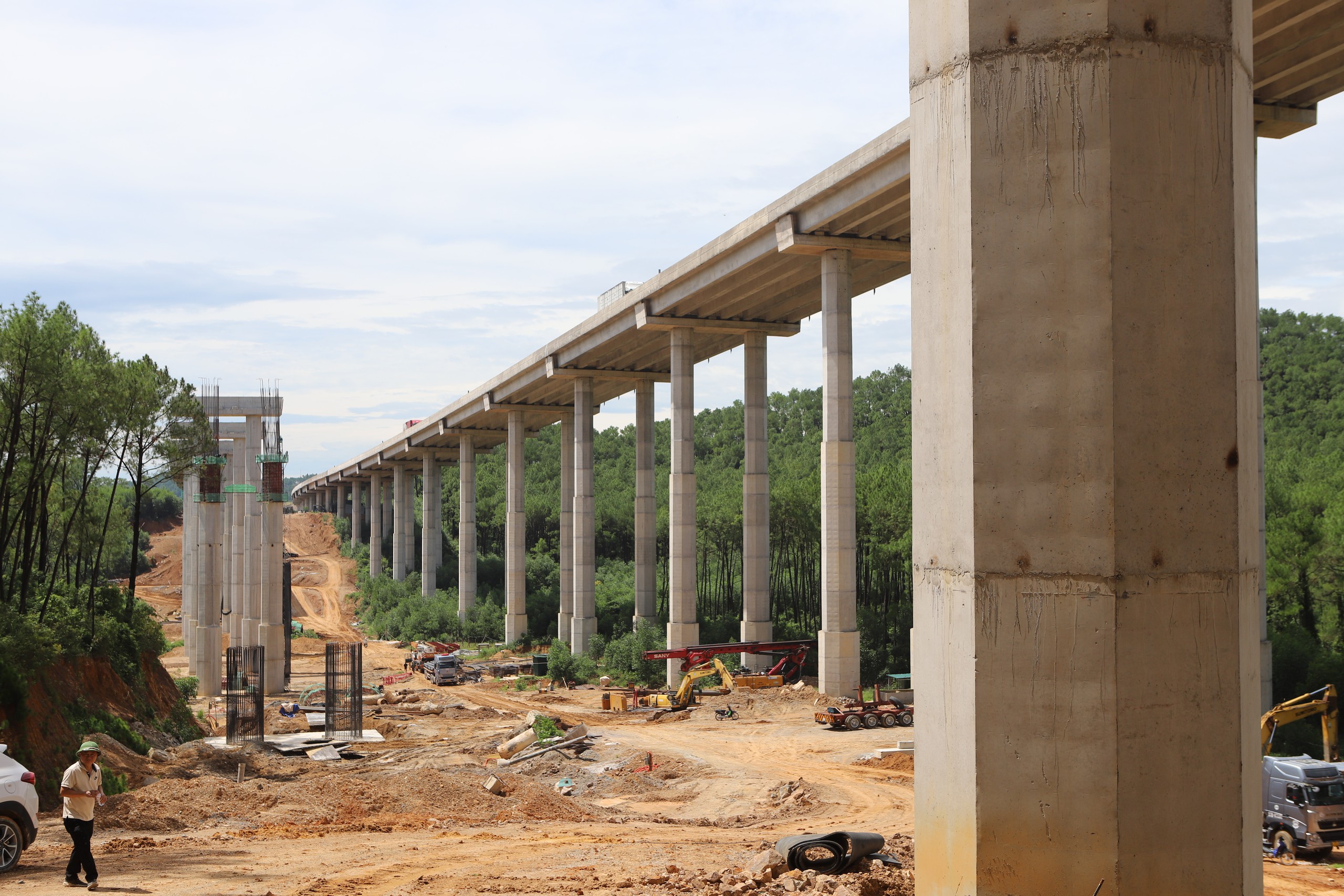 L&agrave;m xuy&ecirc;n lễ để sớm giải toả n&uacute;t thắt tr&ecirc;n cao tốc Diễn Ch&acirc;u &ndash; B&atilde;i Vọt - Ảnh 20.